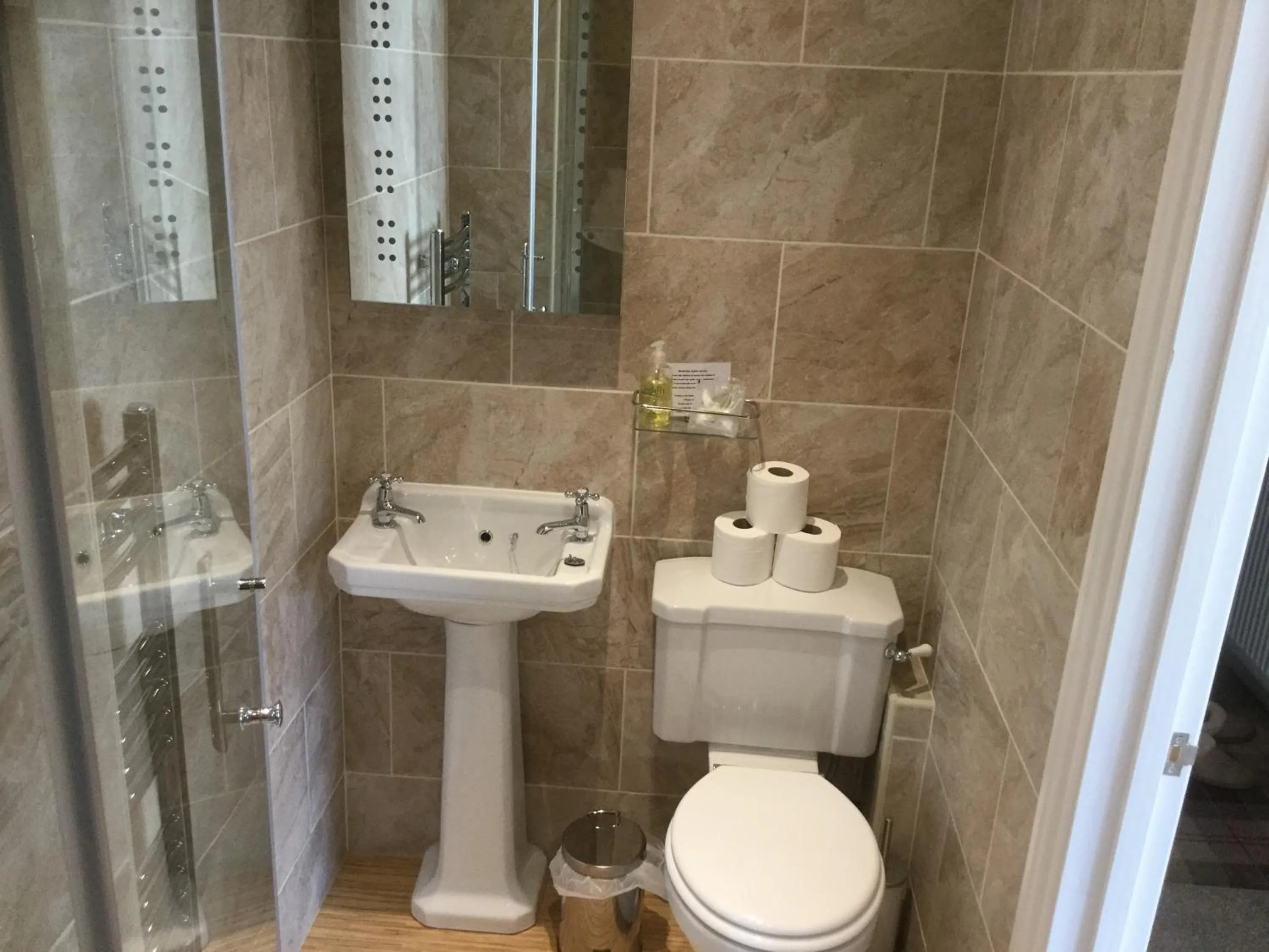 Glenora Guest House