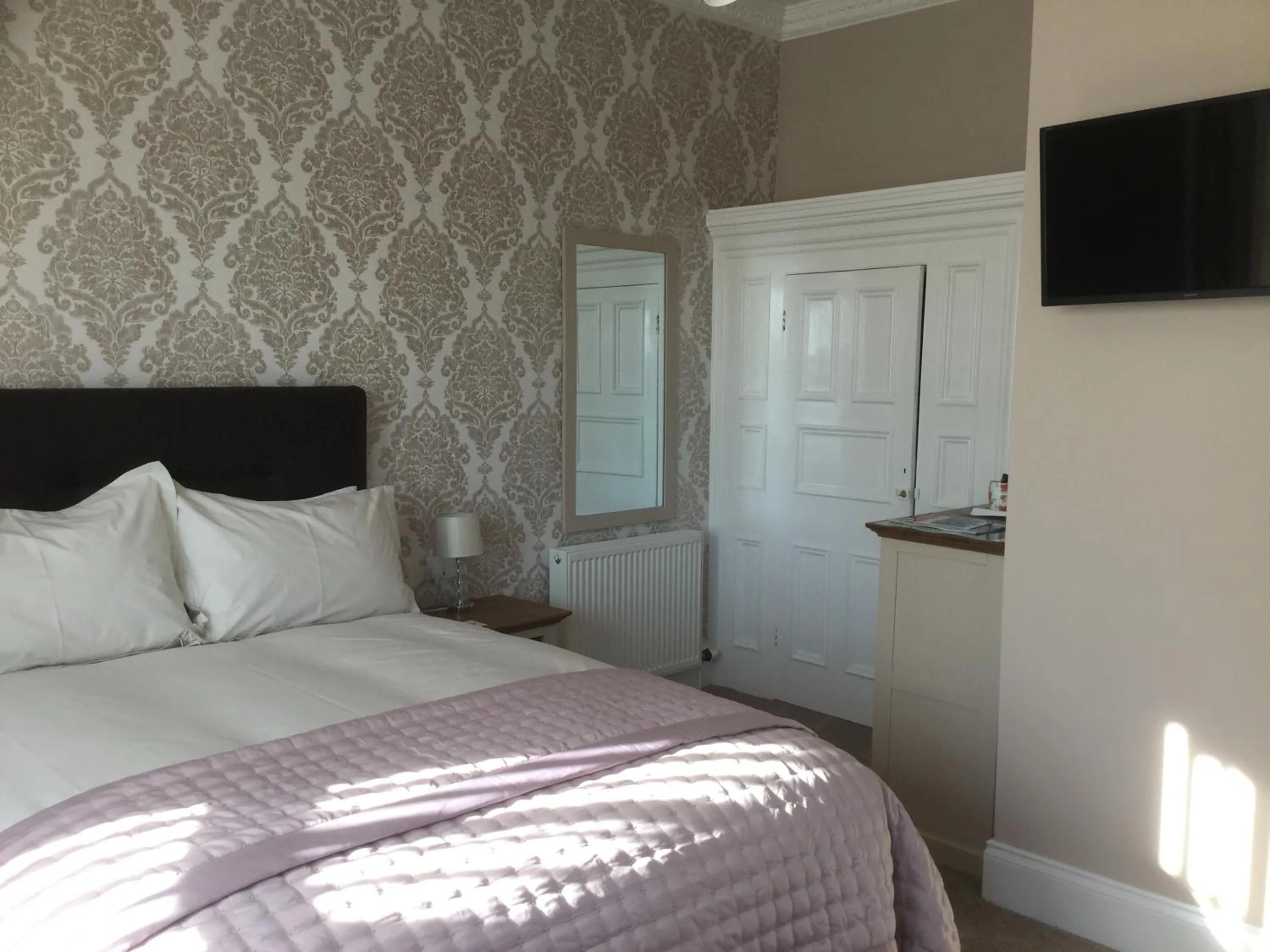 Glenora Guest House