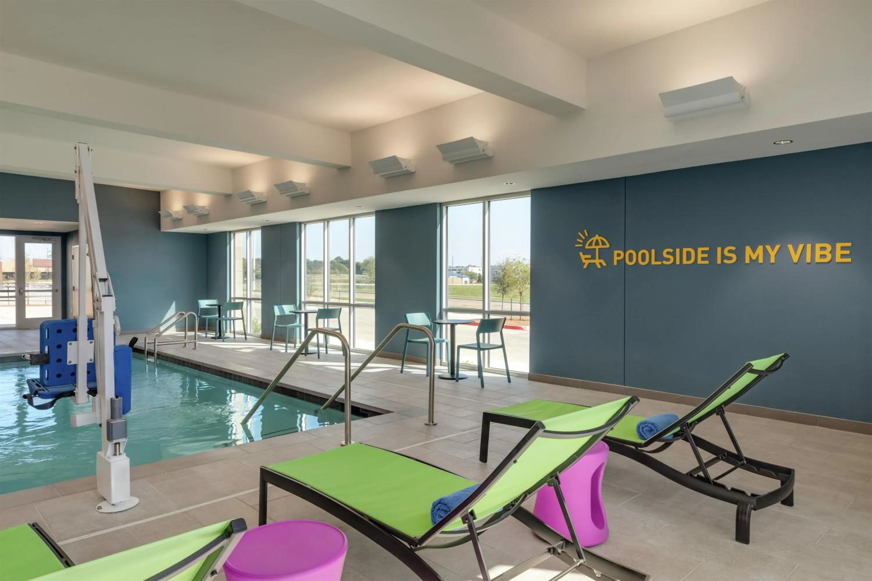 Swimming pool in Home2 Suites By Hilton Denton