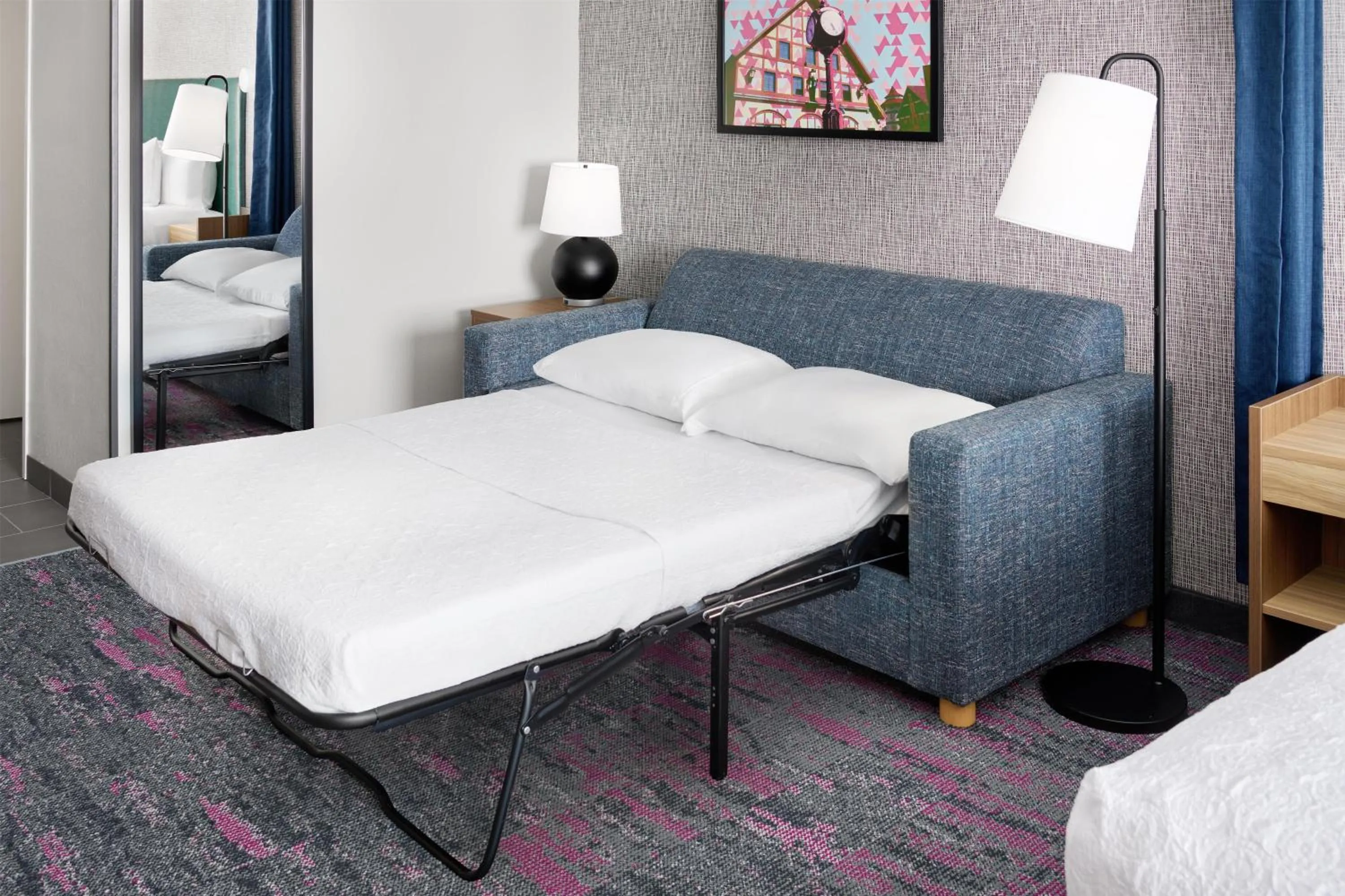 Bed in Home2 Suites By Hilton Frankenmuth