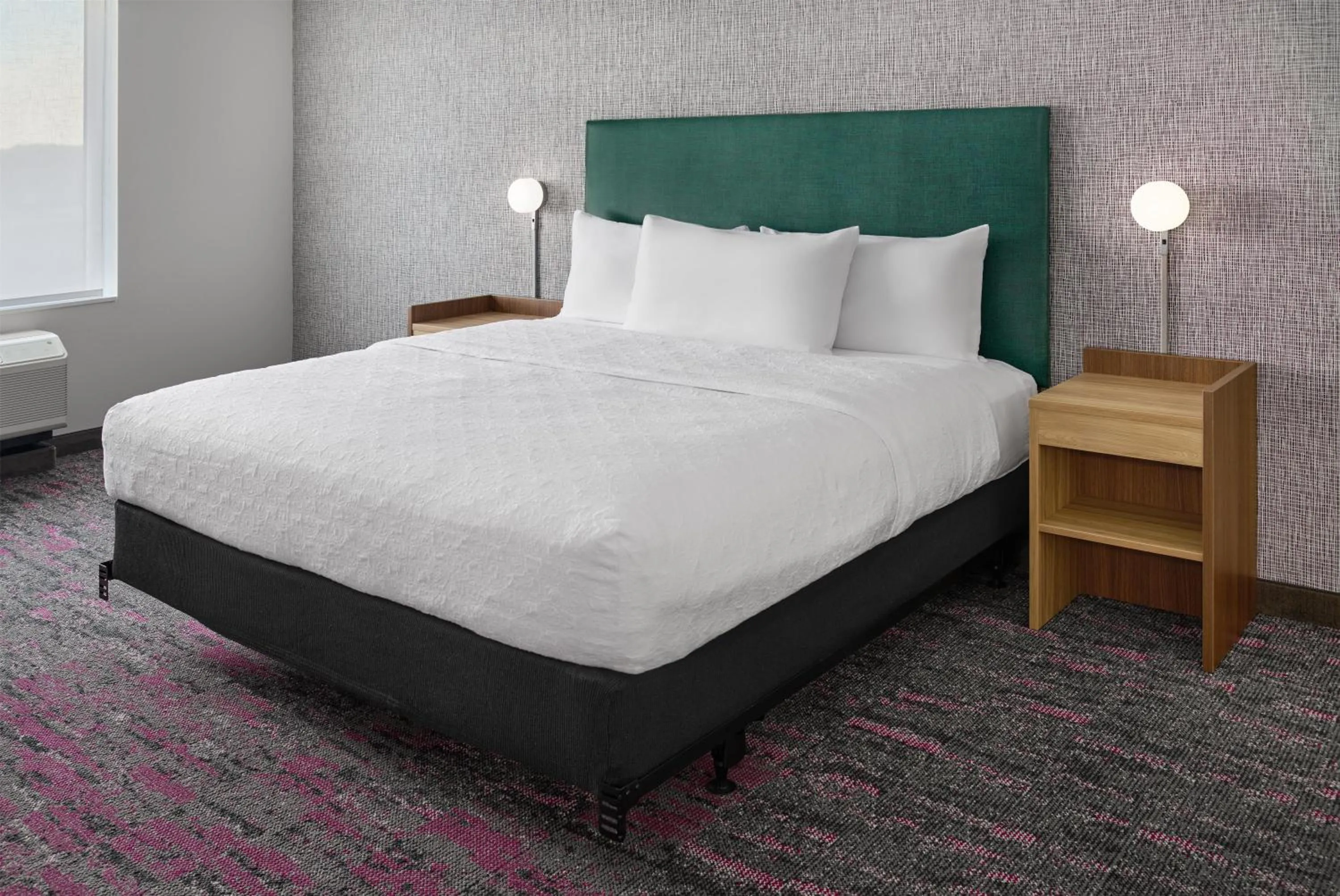 Bed in Home2 Suites By Hilton Frankenmuth