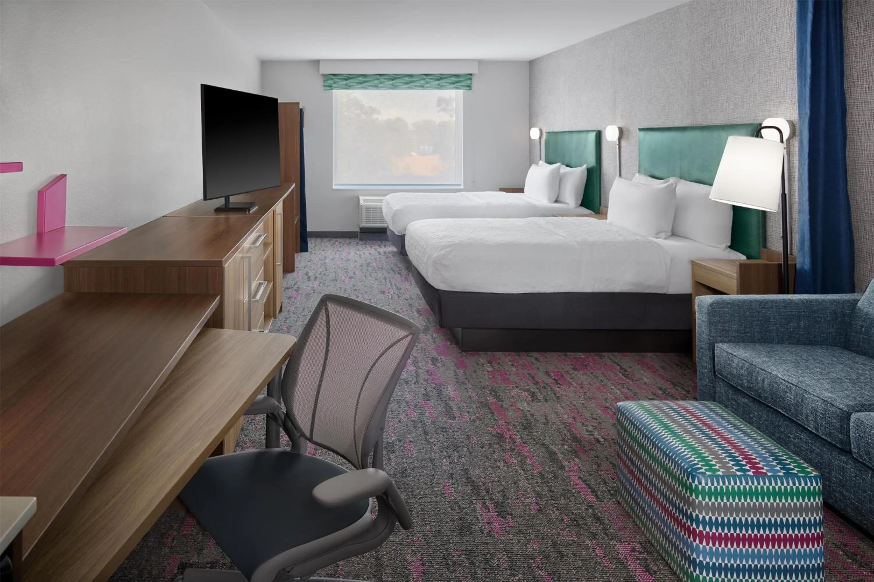 Living room, Bed in Home2 Suites By Hilton Frankenmuth