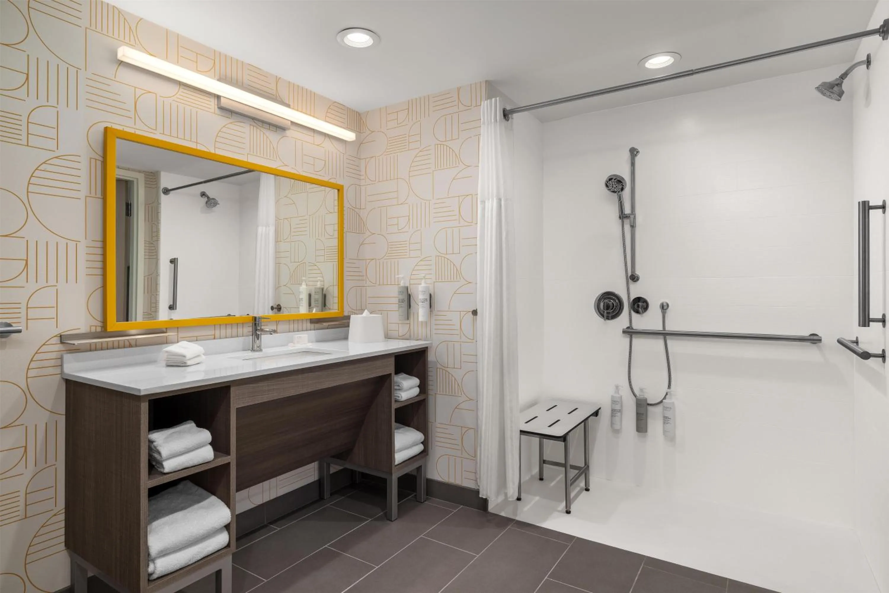 Bathroom in Home2 Suites By Hilton Muncie