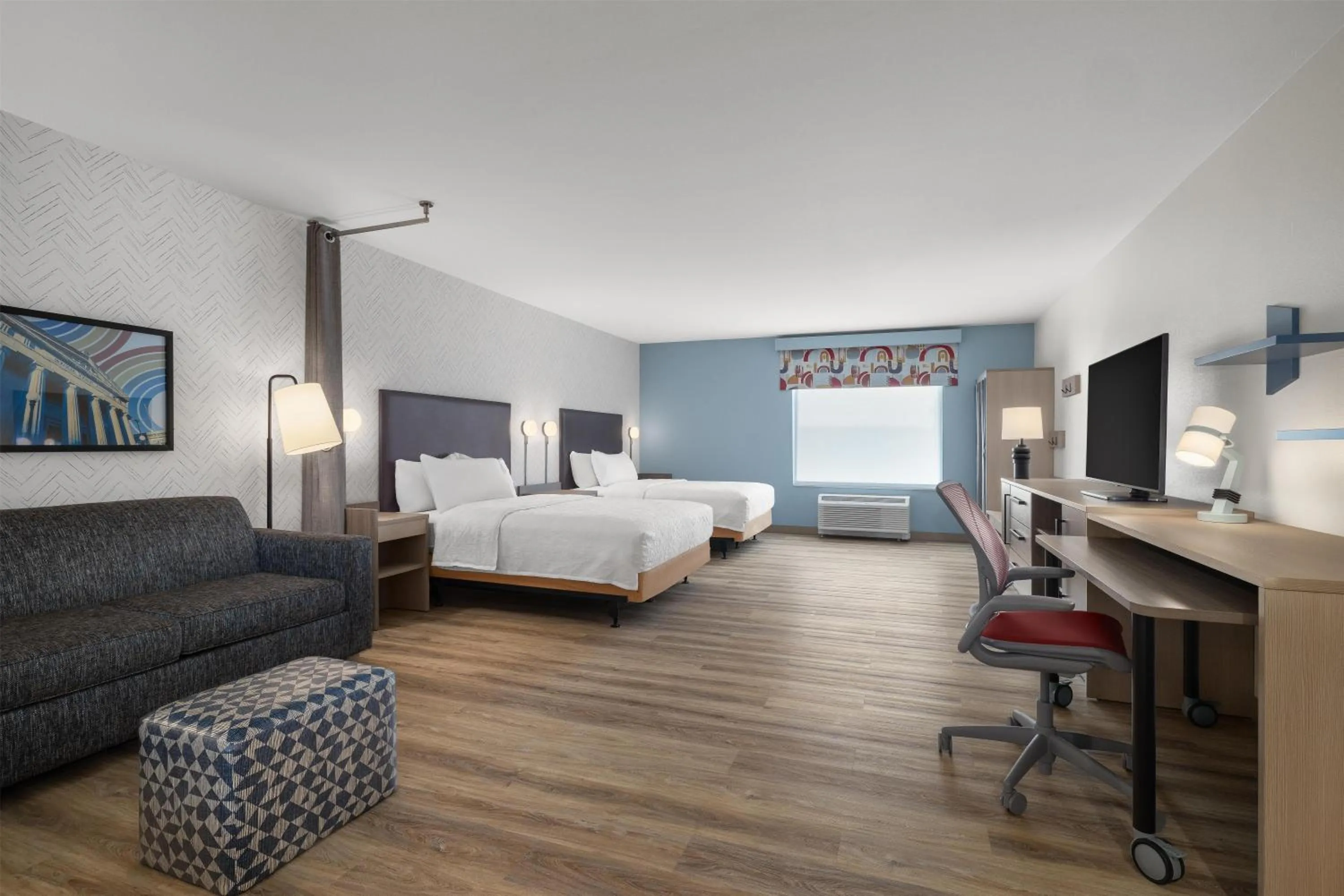 Living room, Bed in Home2 Suites By Hilton Muncie