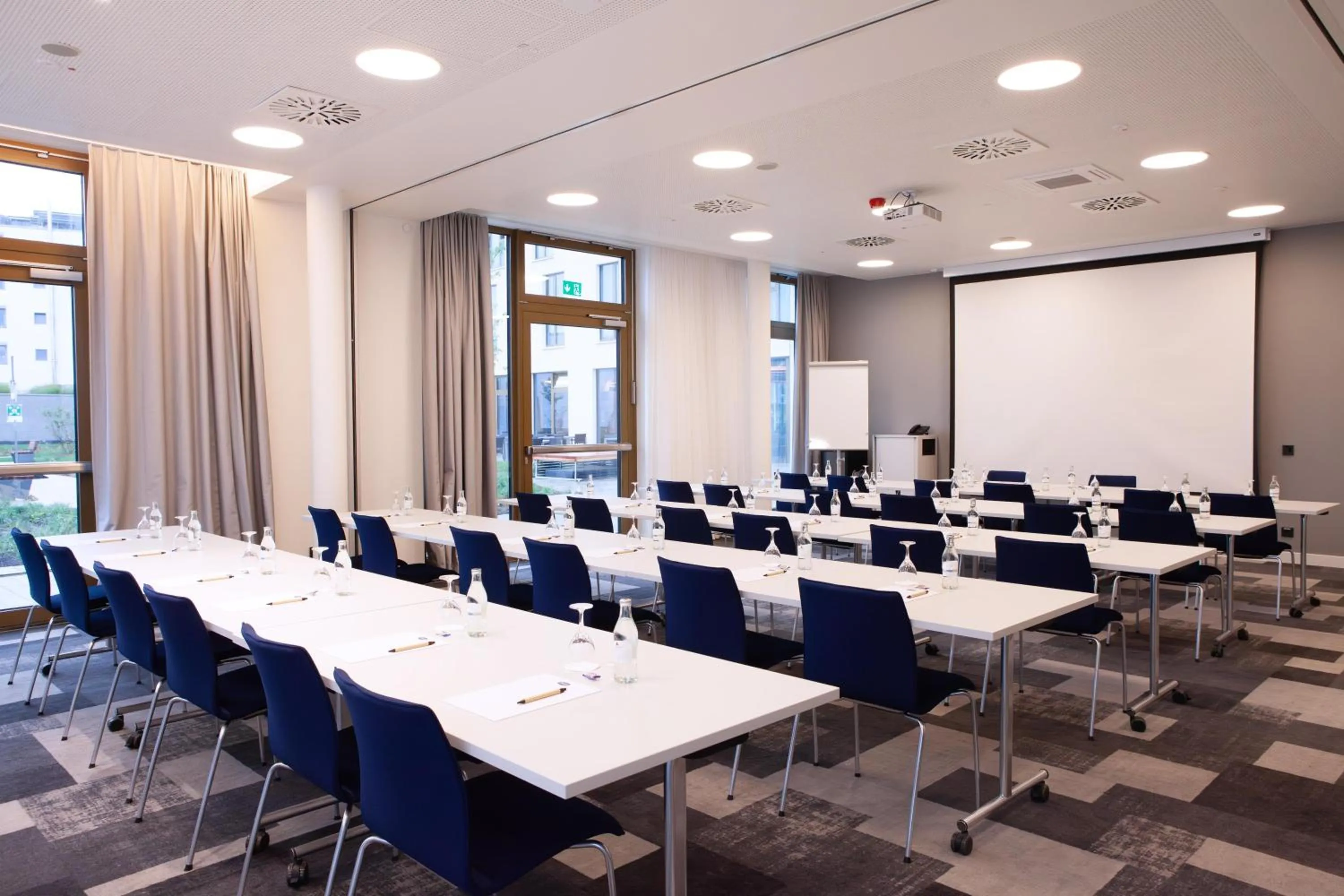 Meeting/conference room in Hampton By Hilton Stuttgart Airport