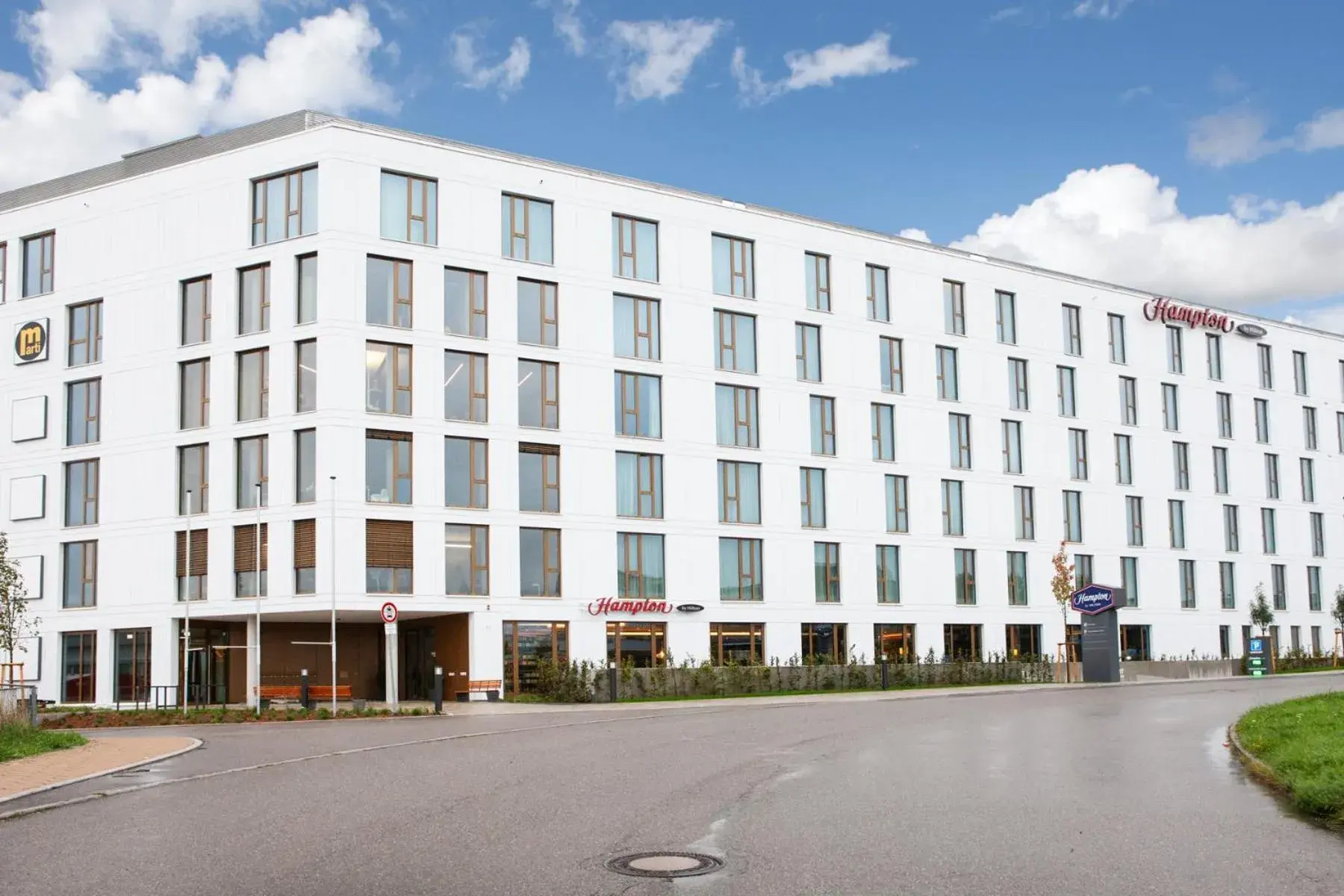Property building in Hampton By Hilton Stuttgart Airport Property building in Hampton By Hilton Stuttgart Airport