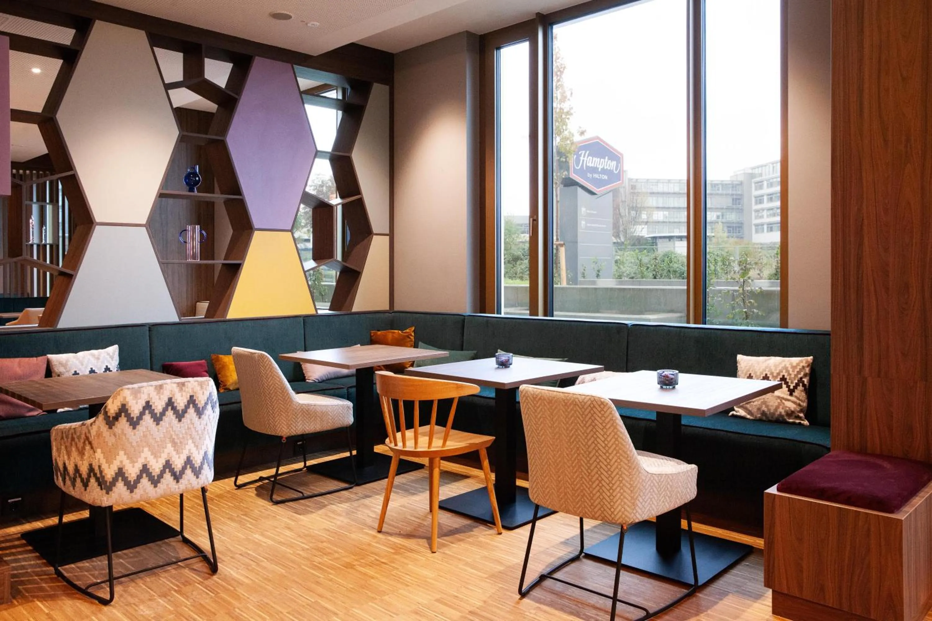 Lobby or reception in Hampton By Hilton Stuttgart Airport