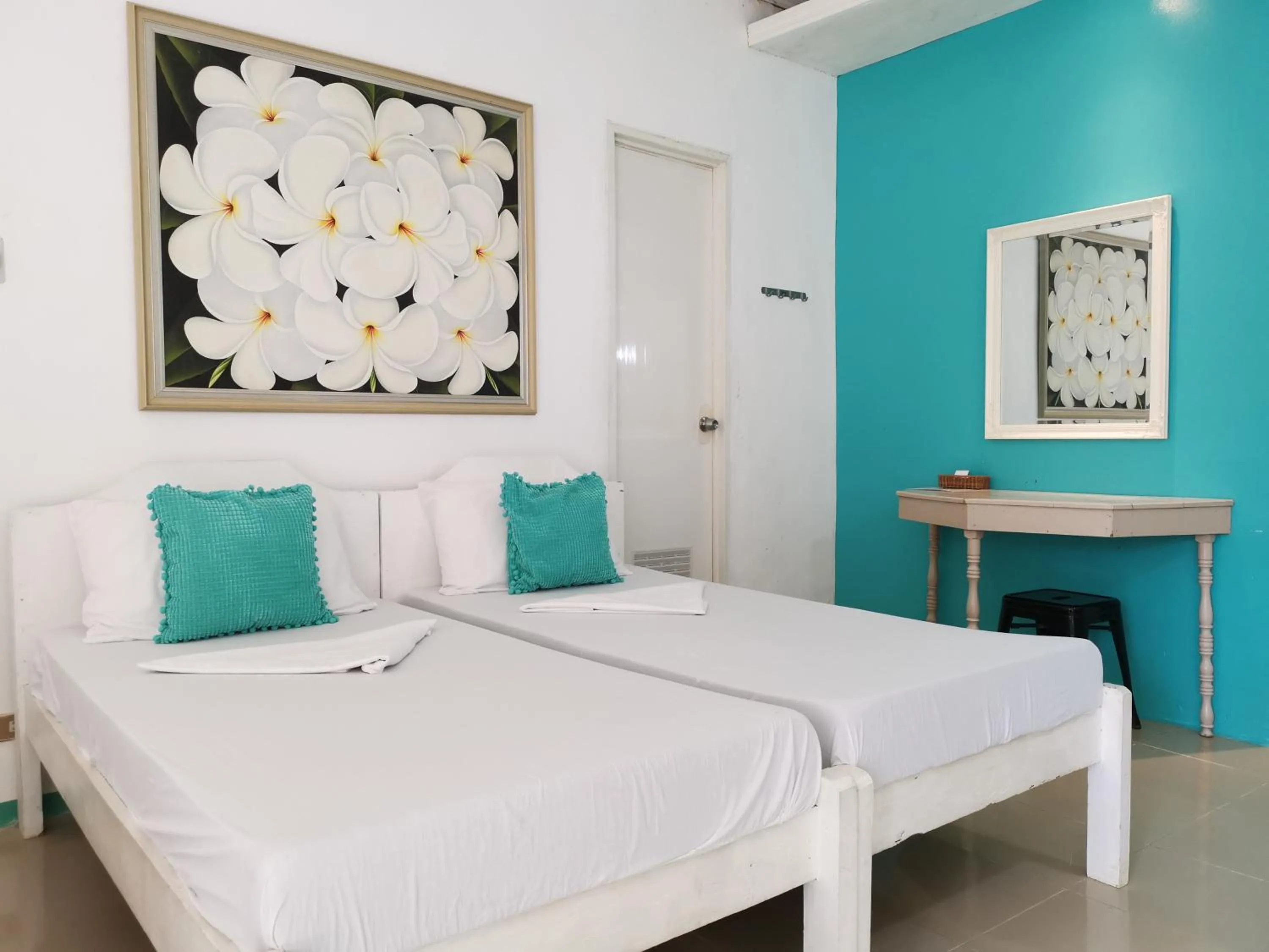 Bedroom, Bed in La Vida Hostel Samal Island