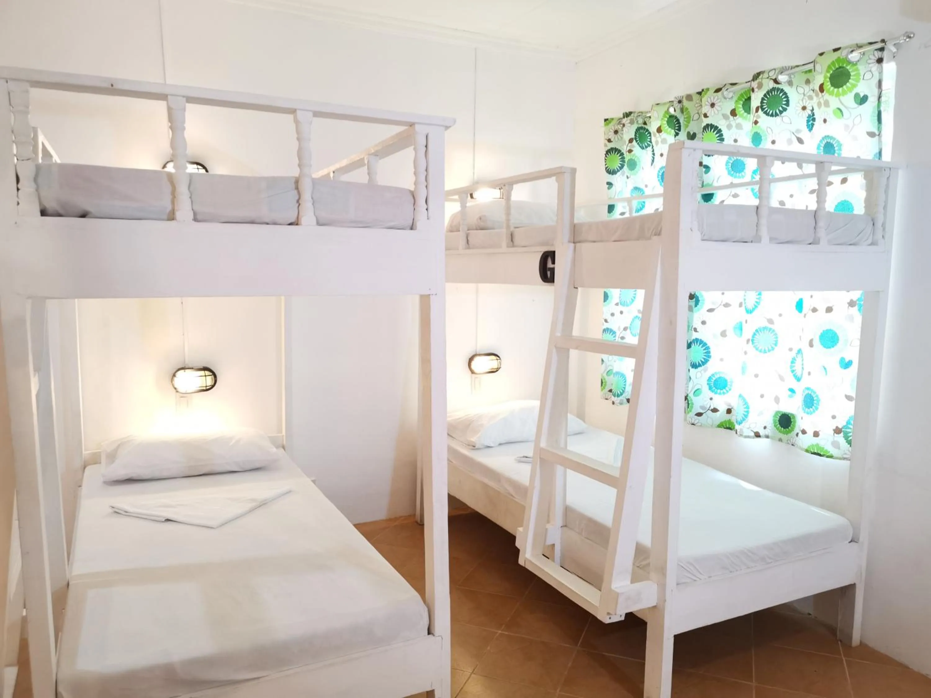 Bed in La Vida Hostel Samal Island