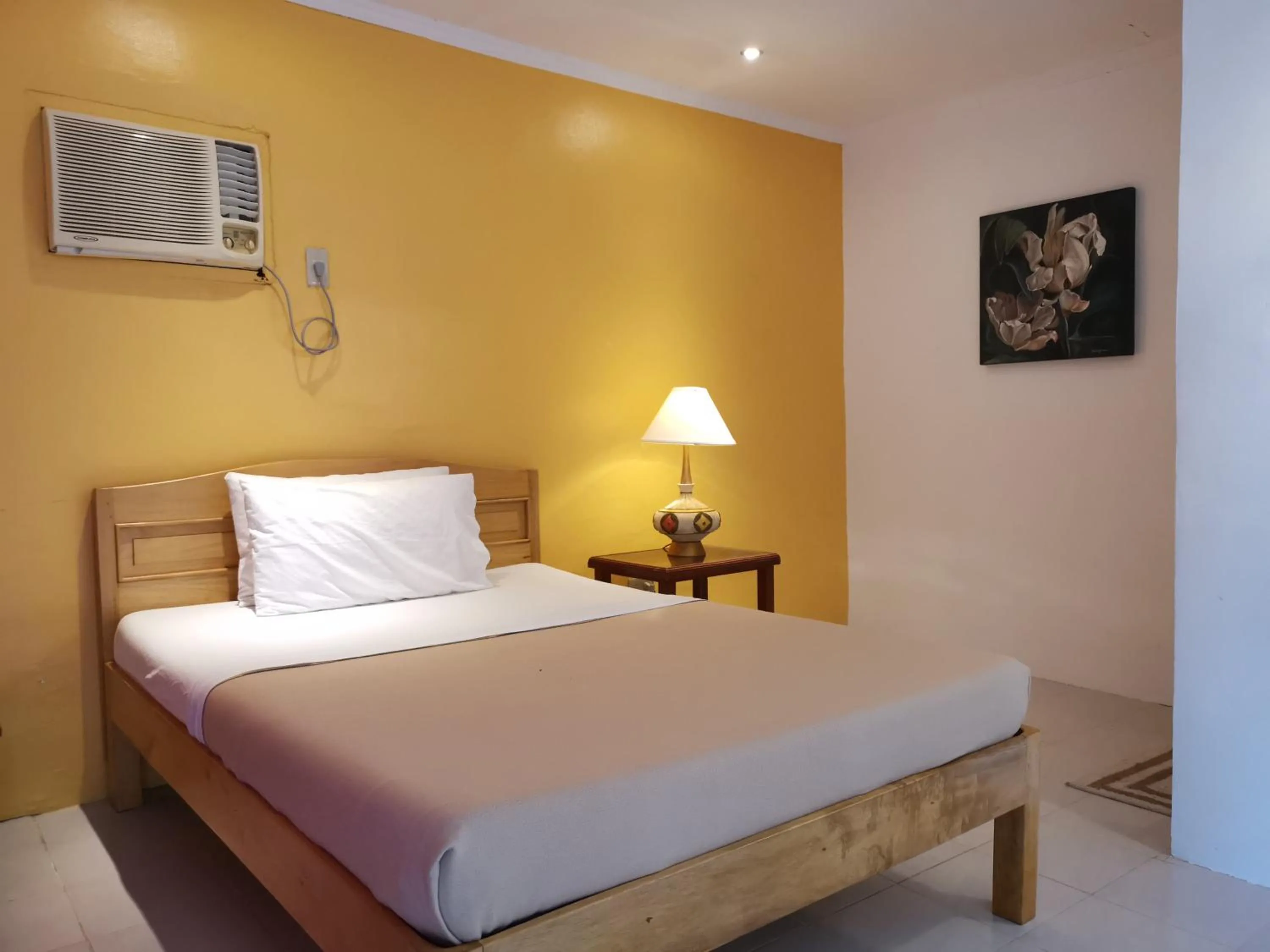 Bedroom, Bed in La Vida Hostel Samal Island