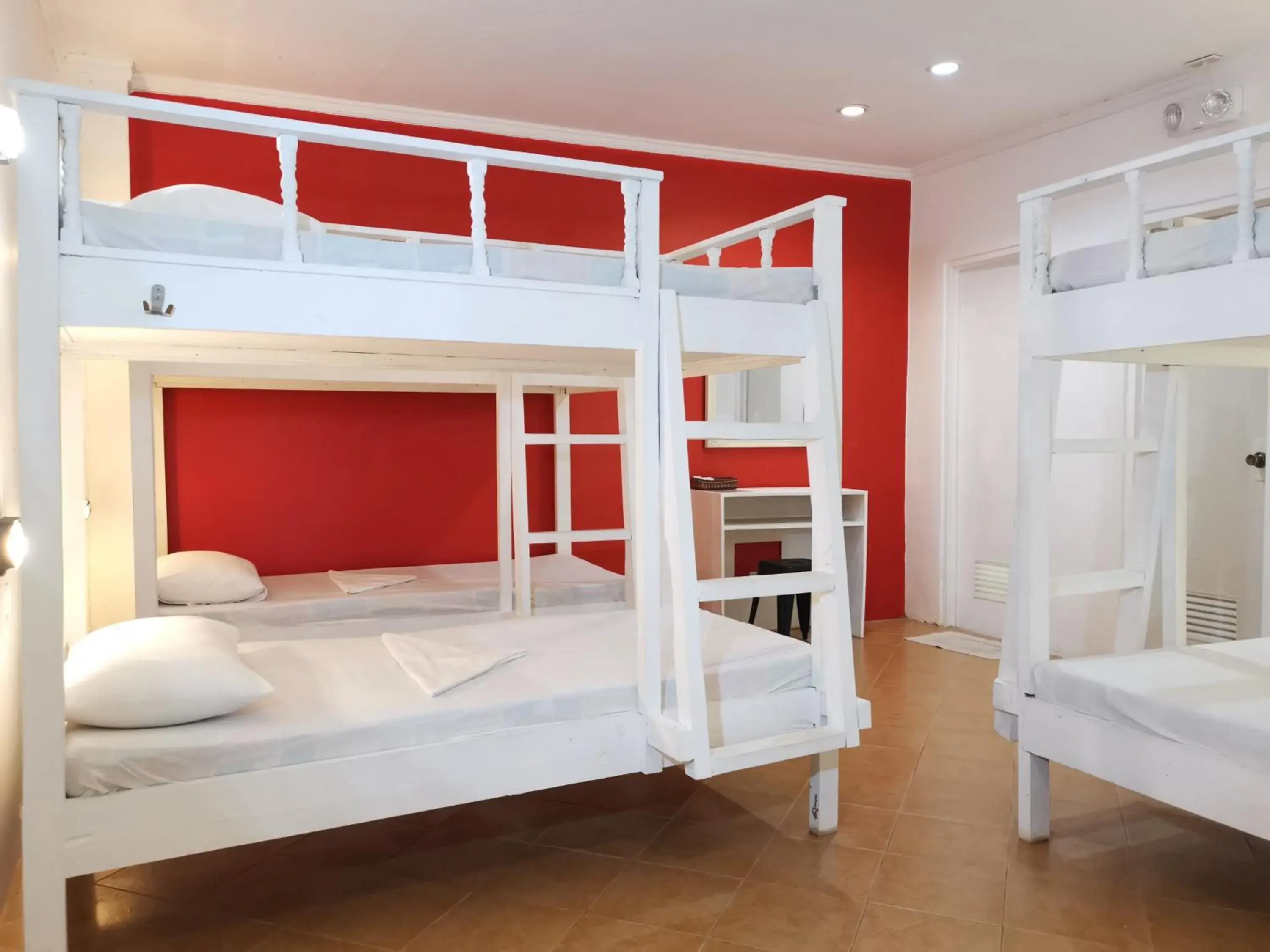 8-Bed Mixed Dormitory Room in La Vida Hostel Samal Island 8-Bed Mixed Dormitory Room in La Vida Hostel Samal Island