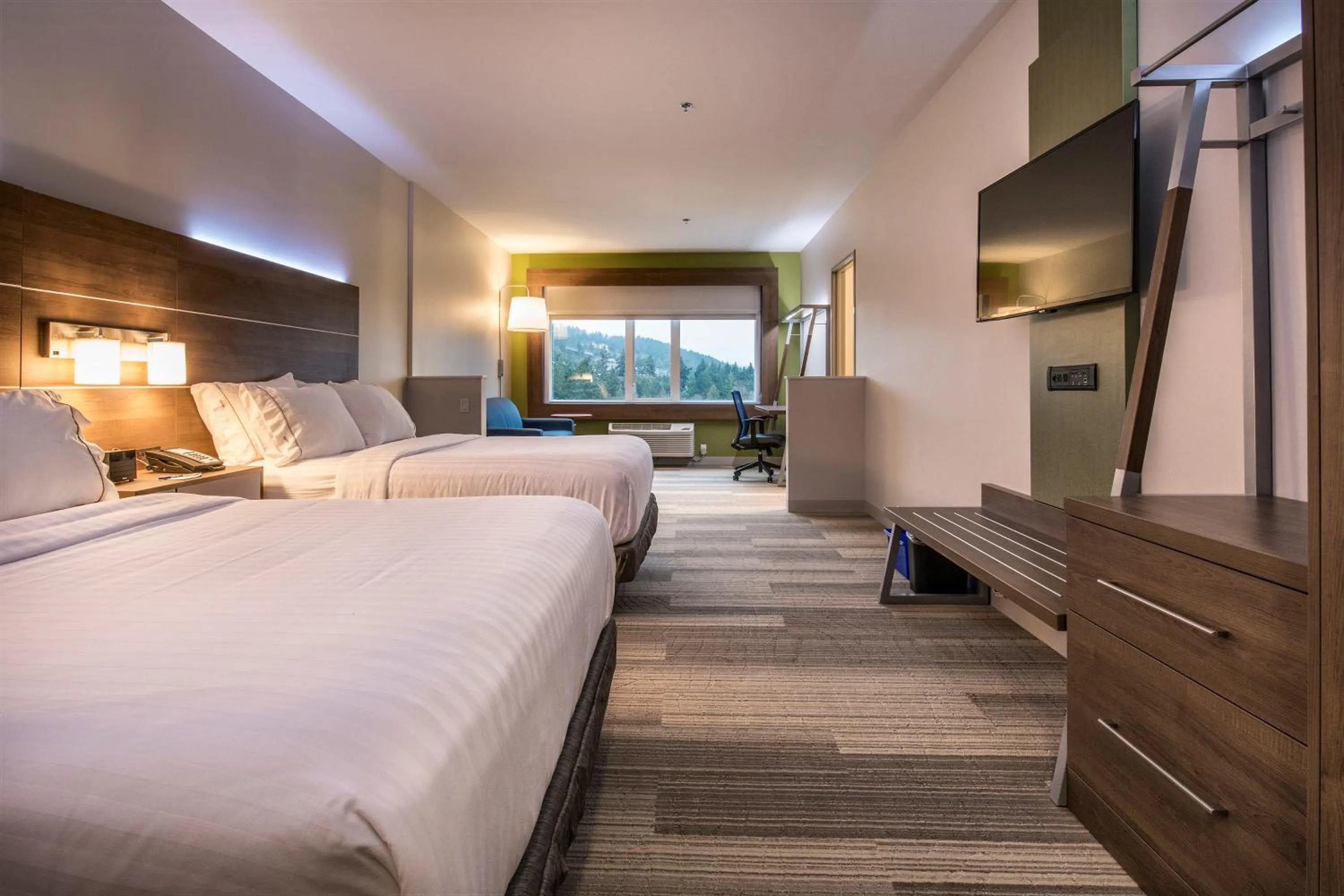 Photo of the whole room, Bed in Holiday Inn Express & Suites Victoria-Colwood by IHG