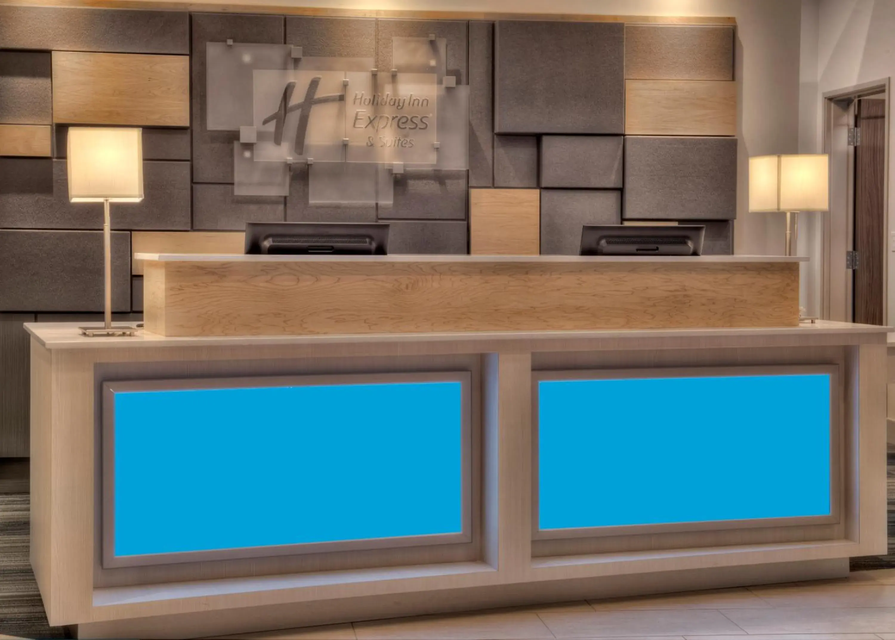 Property building in Holiday Inn Express & Suites Victoria-Colwood by IHG Property building in Holiday Inn Express & Suites Victoria-Colwood by IHG