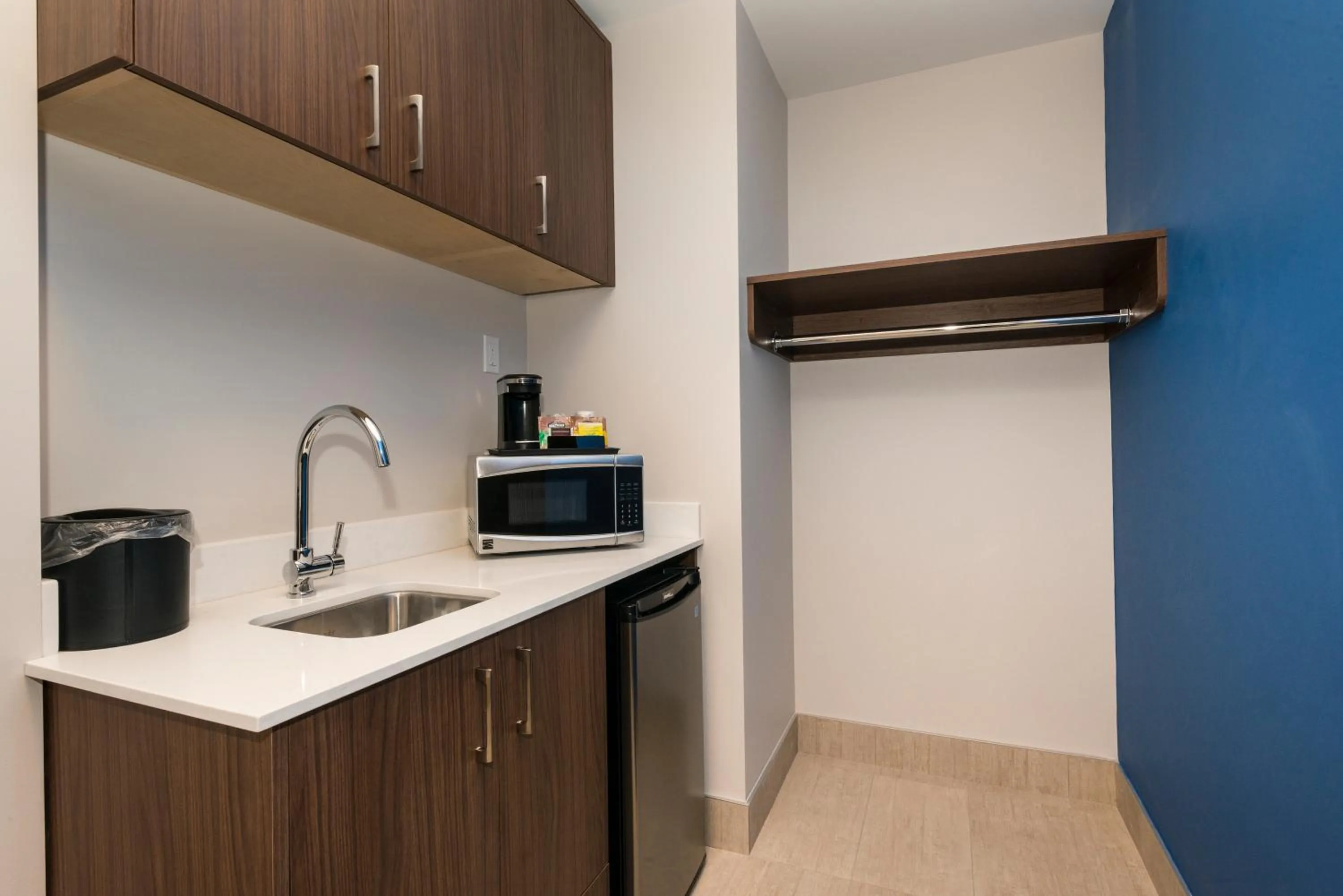 Area and facilities in Holiday Inn Express & Suites Victoria-Colwood by IHG