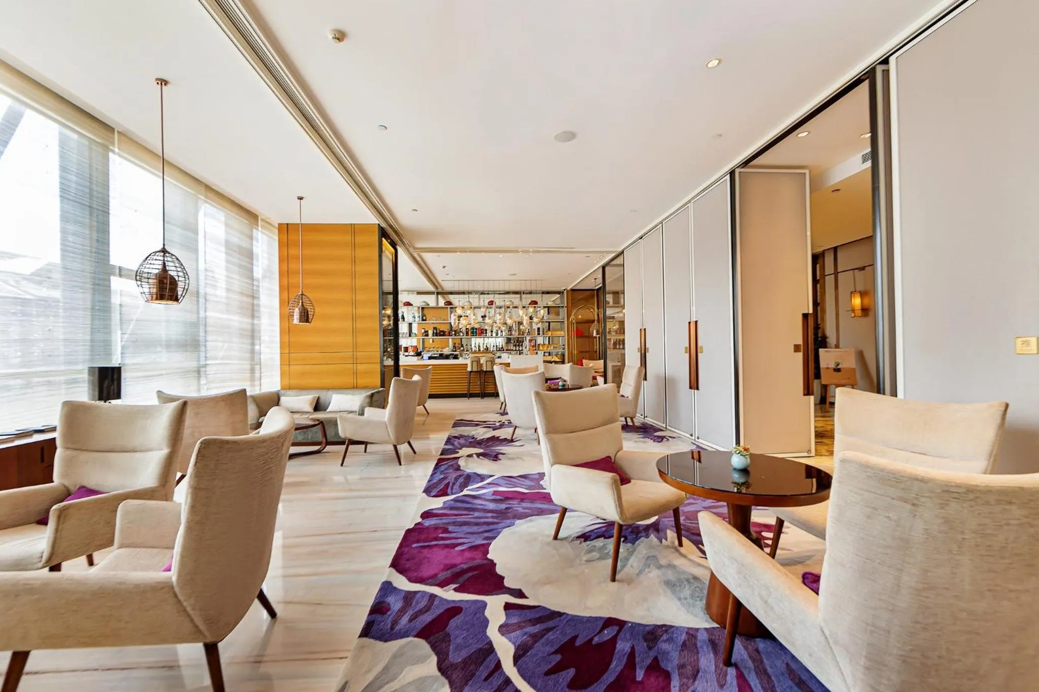 Lounge or bar in Crowne Plaza Yibin by IHG