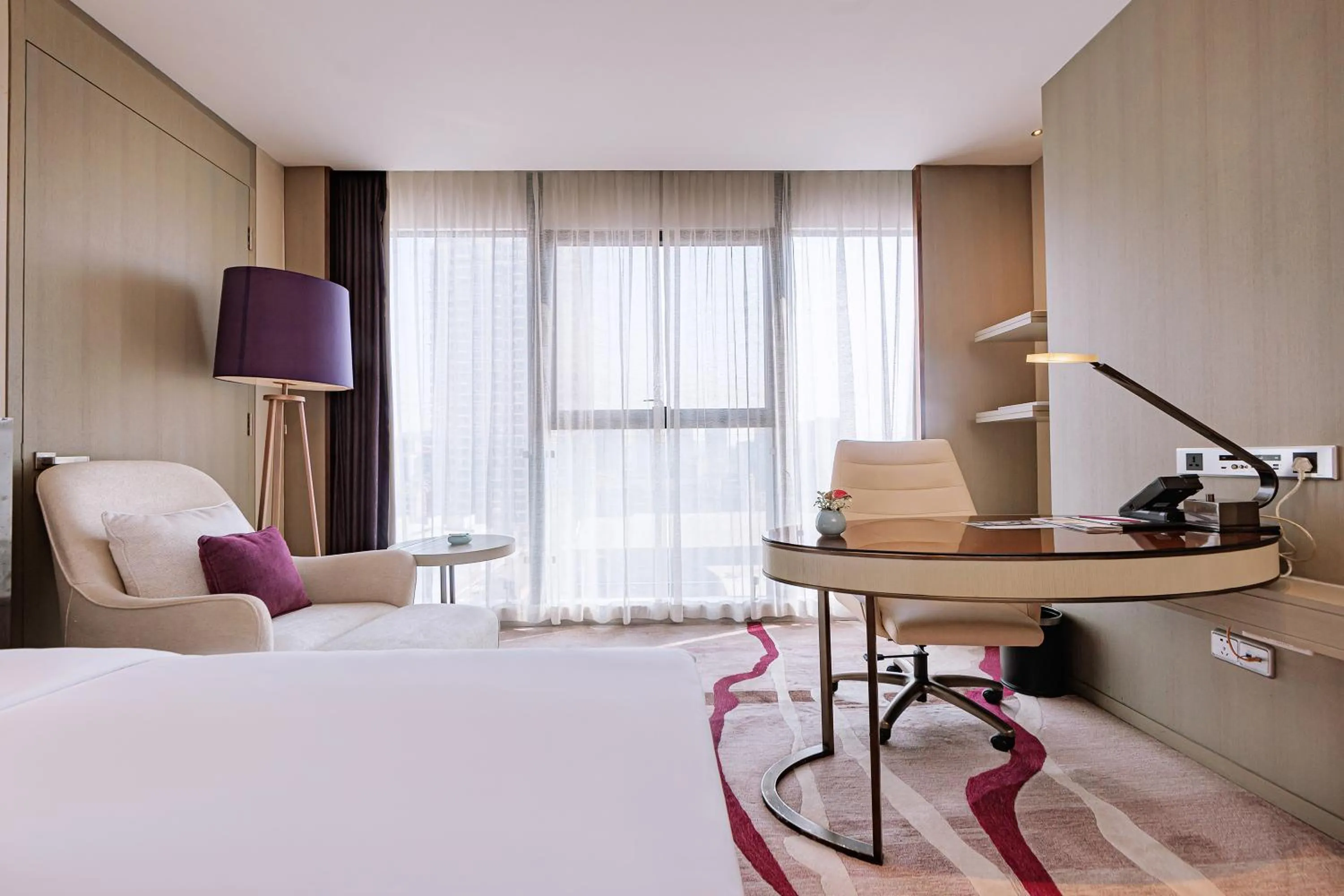 Bed in Crowne Plaza Yibin by IHG