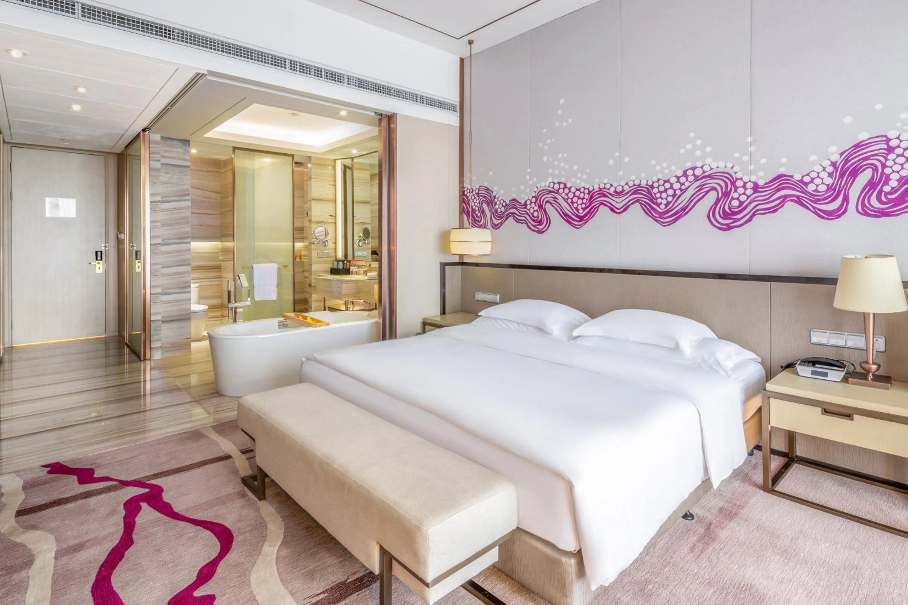 Photo of the whole room, Bed in Crowne Plaza Yibin by IHG