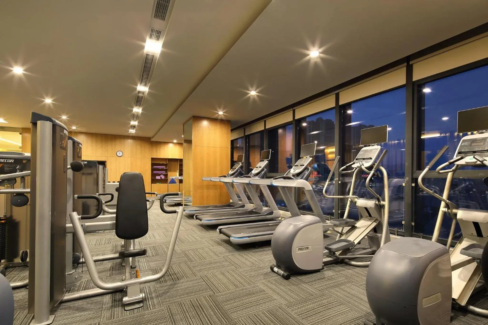 Fitness centre/facilities in Crowne Plaza Yibin by IHG Fitness centre/facilities in Crowne Plaza Yibin by IHG
