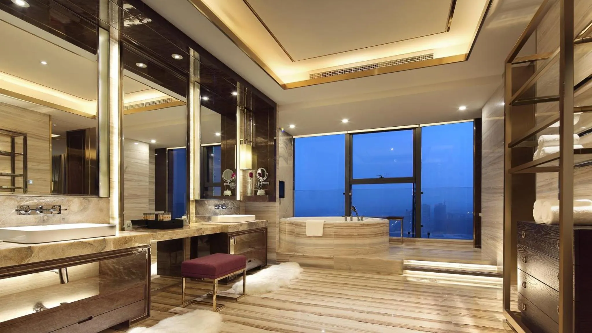 Photo of the whole room in Crowne Plaza Yibin by IHG