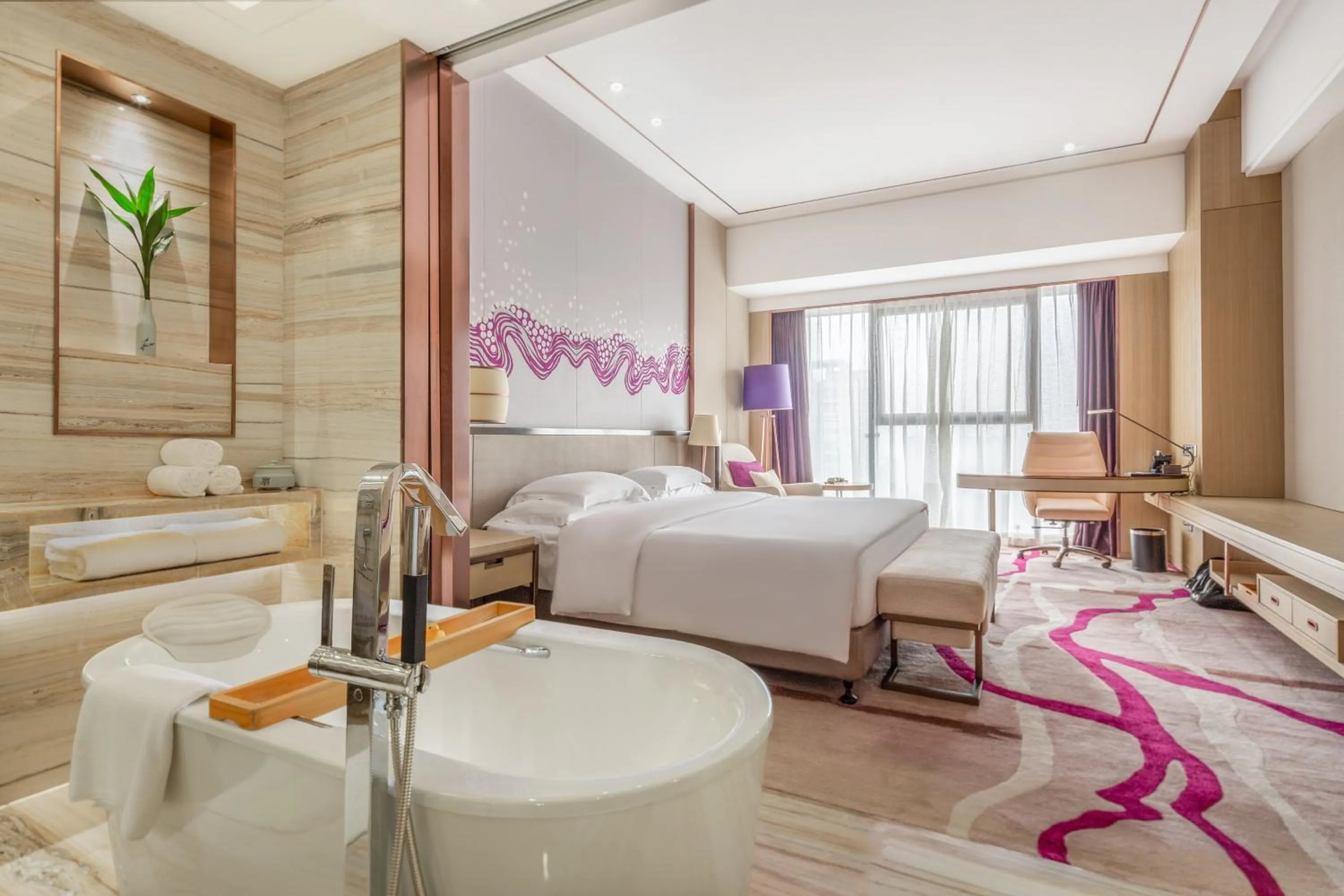 Photo of the whole room, Bed in Crowne Plaza Yibin by IHG