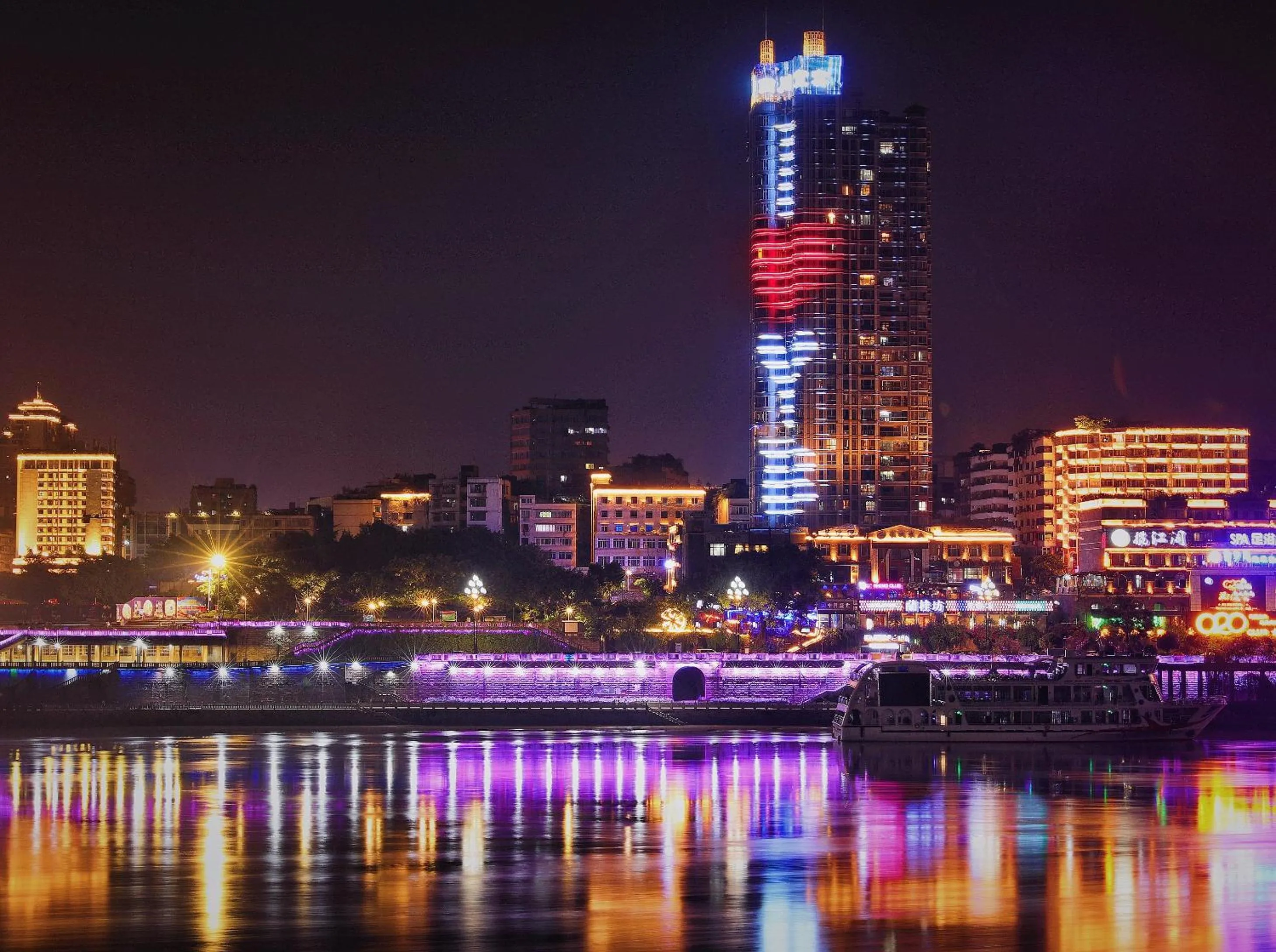 Area and facilities in Crowne Plaza Yibin by IHG