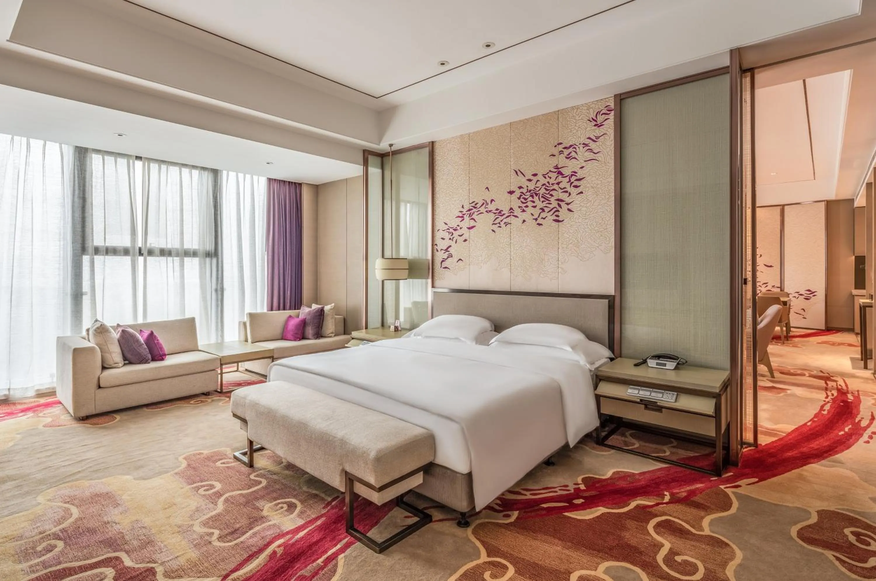 Photo of the whole room, Bed in Crowne Plaza Yibin by IHG