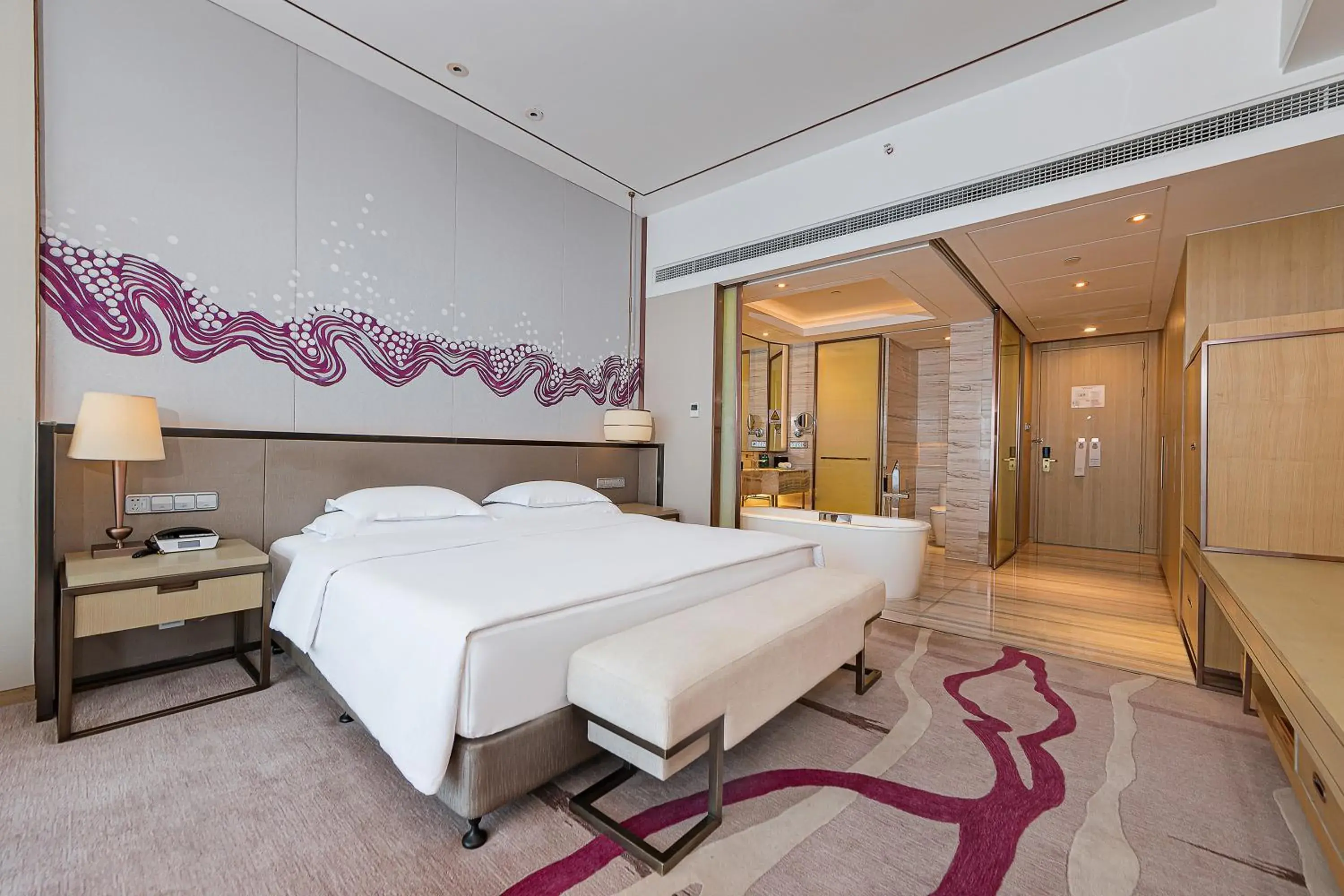Bed in Crowne Plaza Yibin by IHG Bed in Crowne Plaza Yibin by IHG