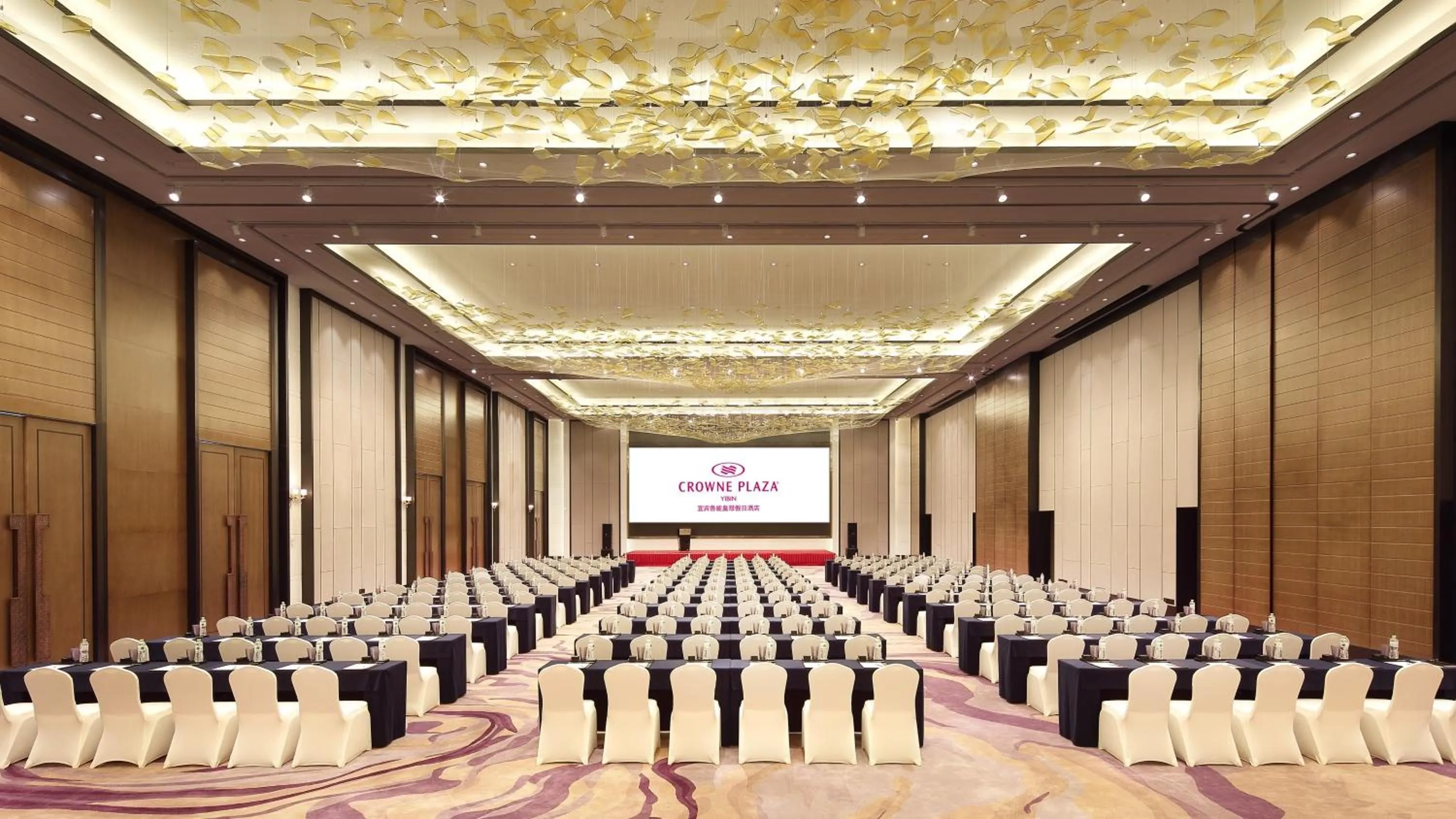 Banquet/Function facilities in Crowne Plaza Yibin by IHG