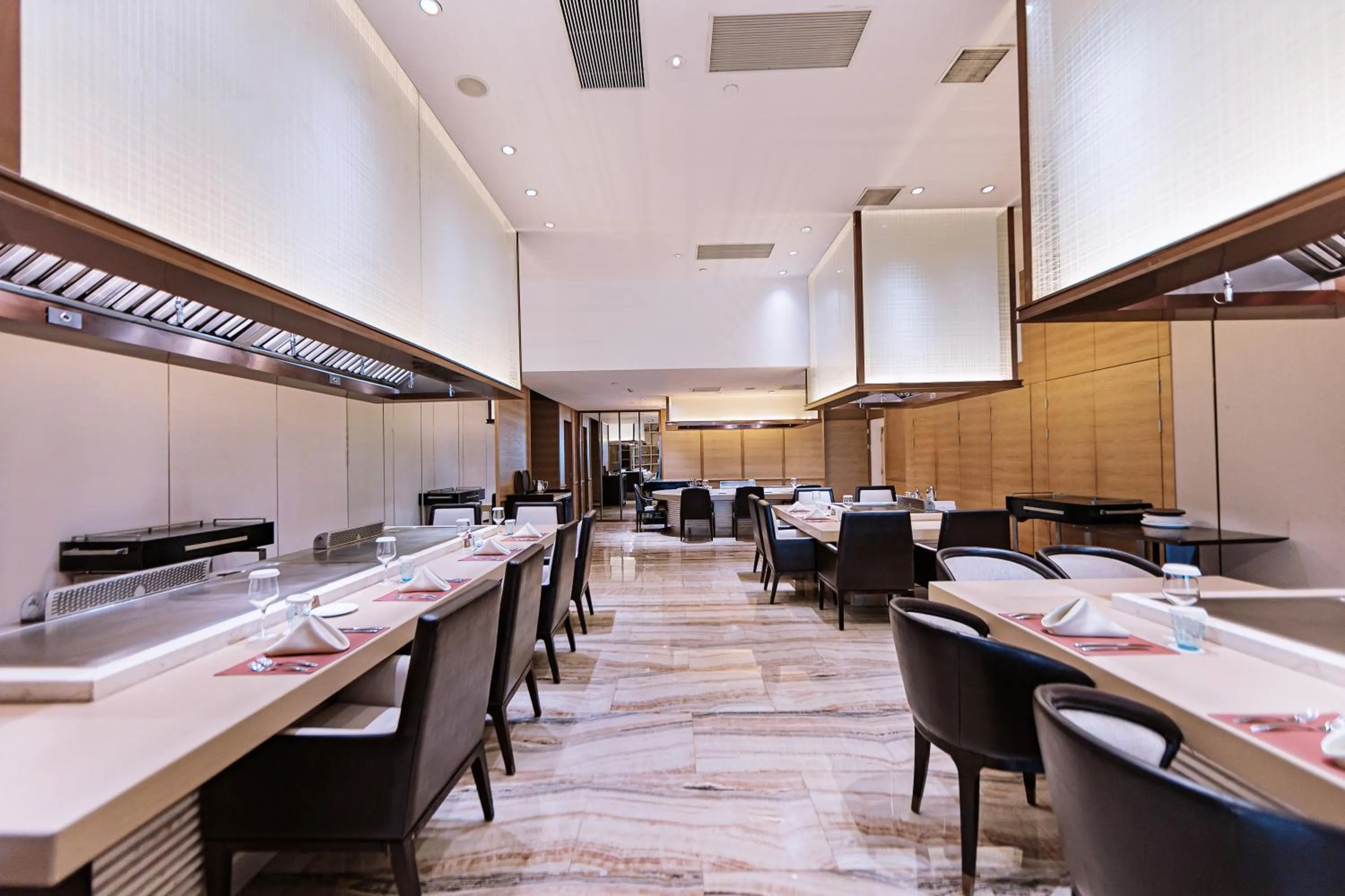 Restaurant/places to eat in Crowne Plaza Yibin by IHG