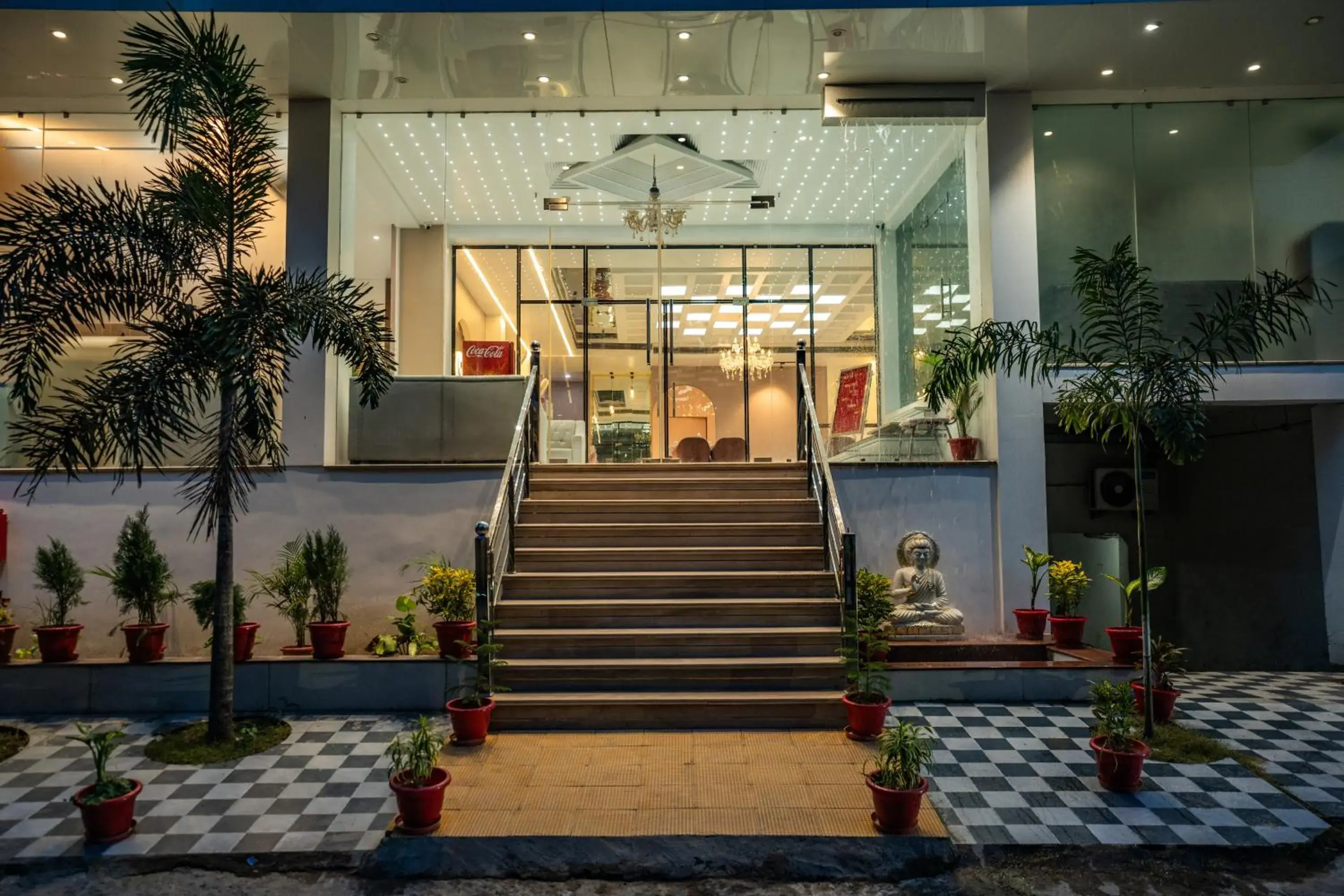 Facade/entrance in Tripli Hotels Evara Inn Facade/entrance in Tripli Hotels Evara Inn