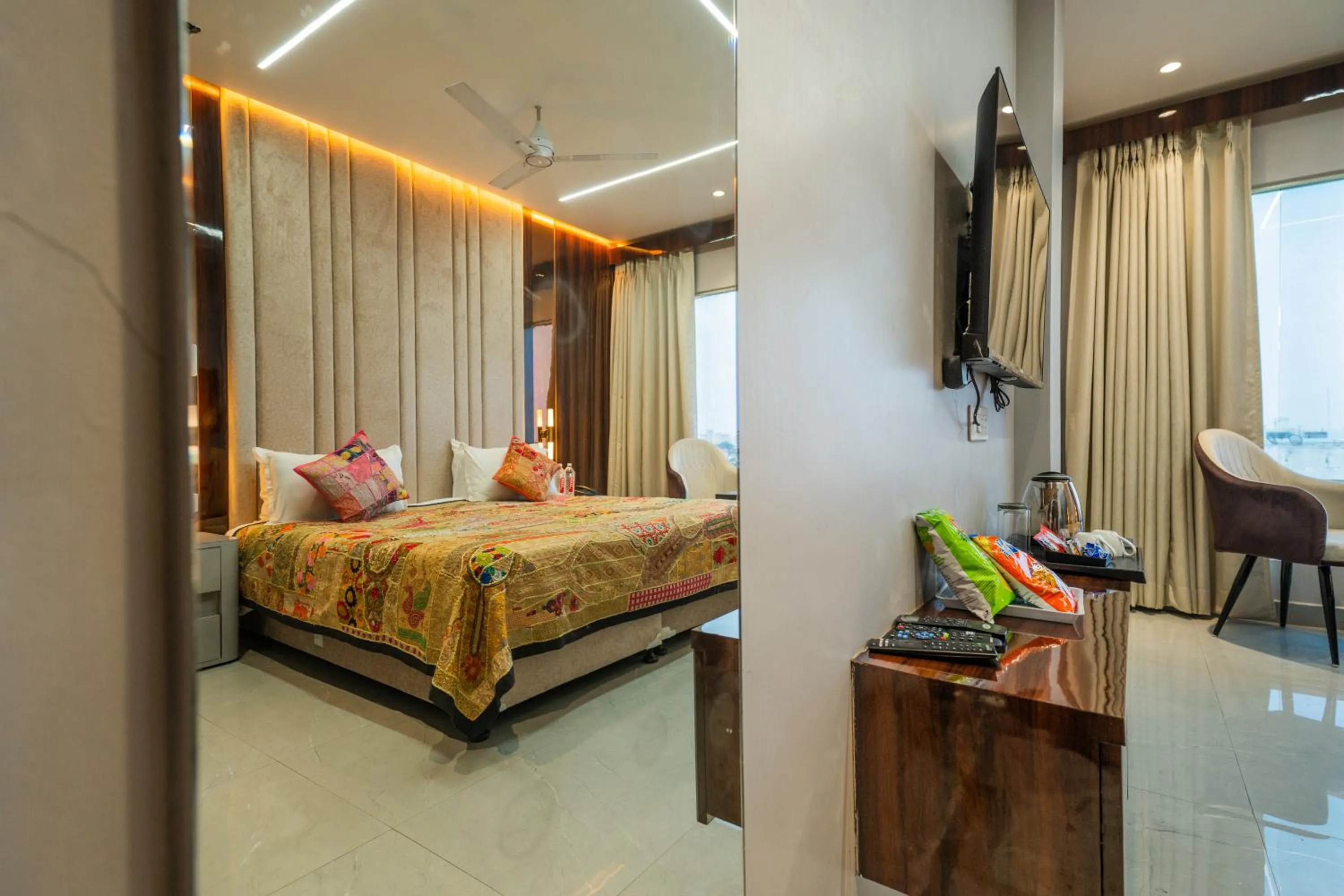 TV and multimedia, Bed in Tripli Hotels Evara Inn