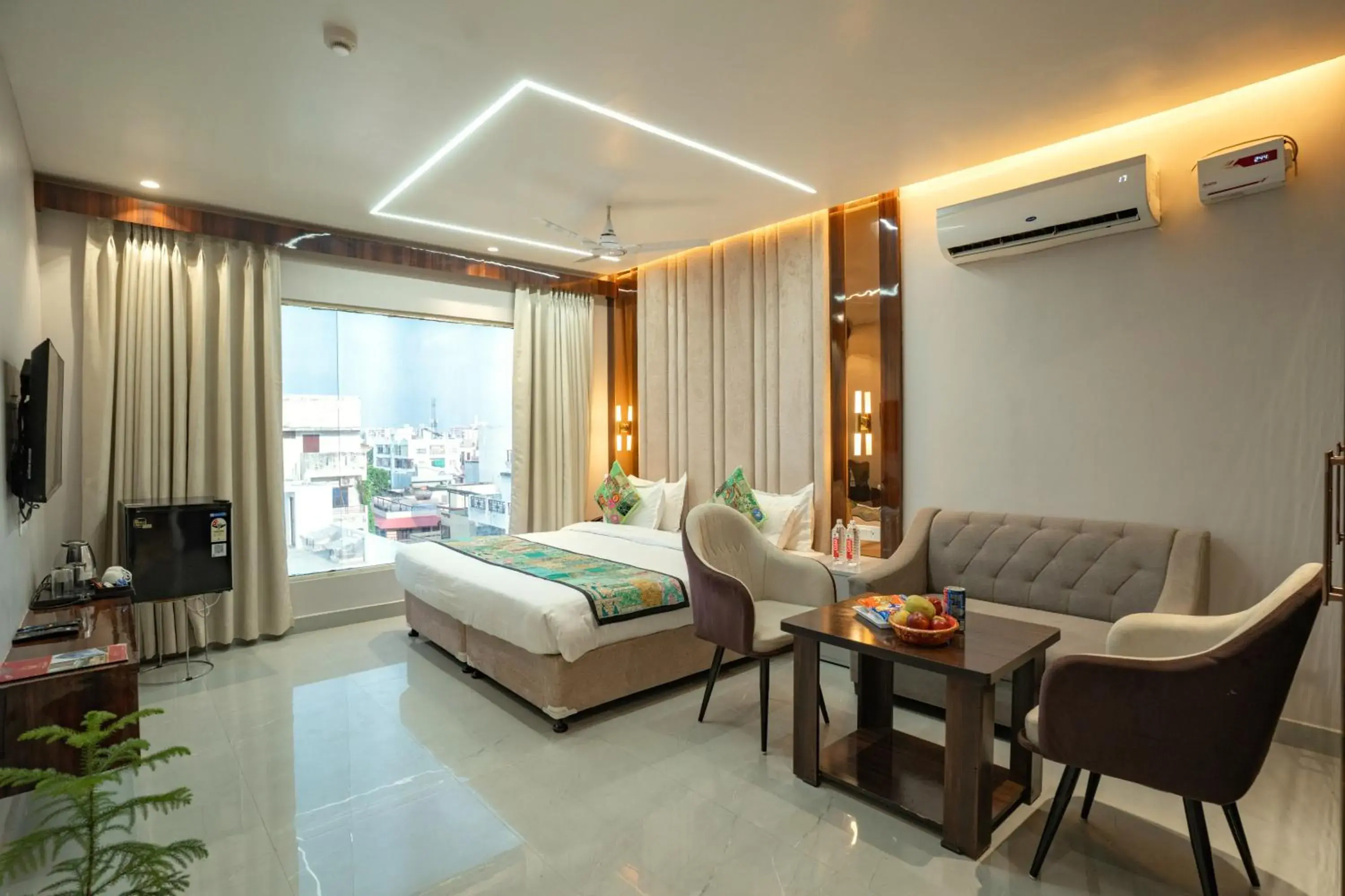 TV and multimedia, Bed in Tripli Hotels Evara Inn TV and multimedia, Bed in Tripli Hotels Evara Inn