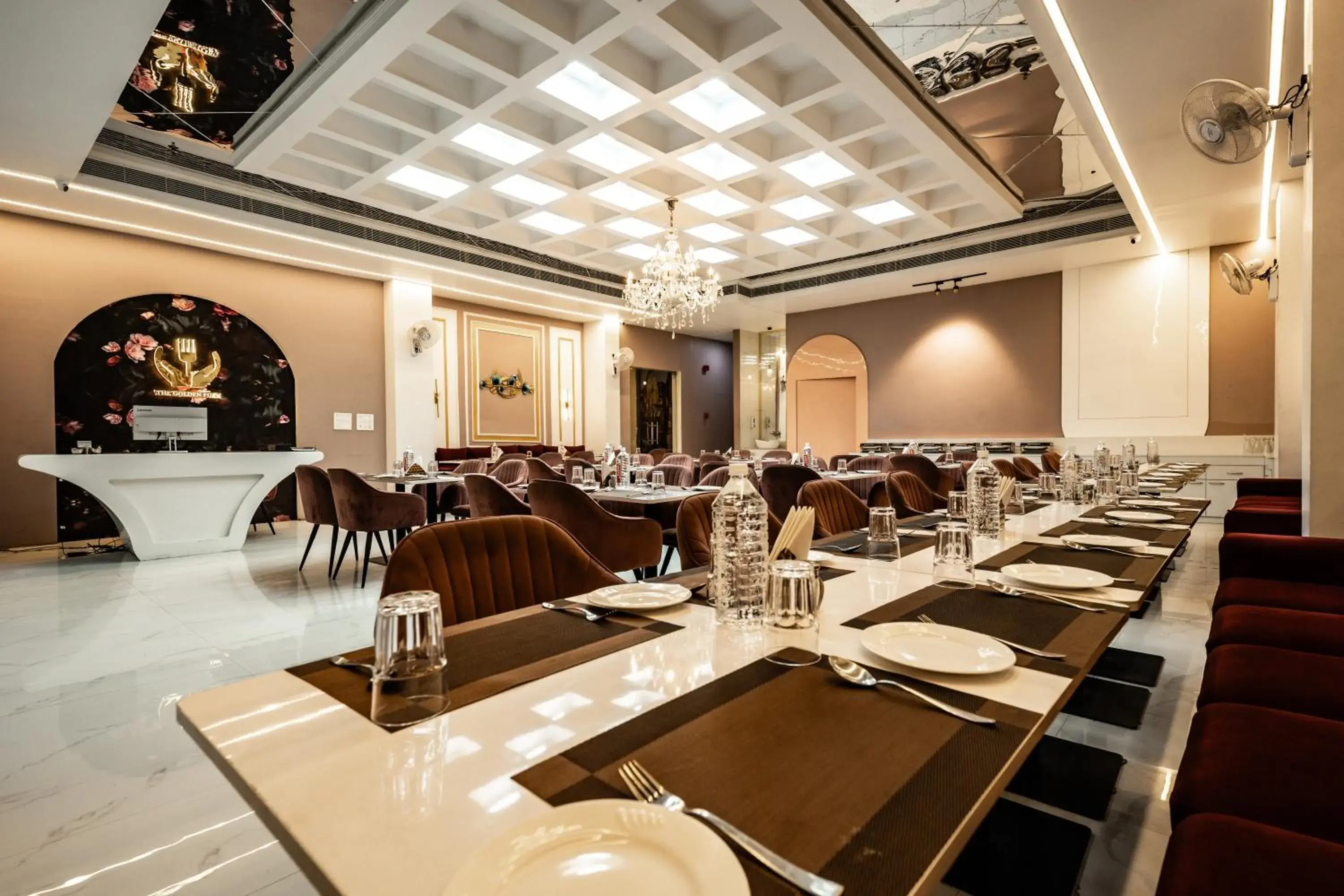 Restaurant/places to eat in Tripli Hotels Evara Inn Restaurant/places to eat in Tripli Hotels Evara Inn