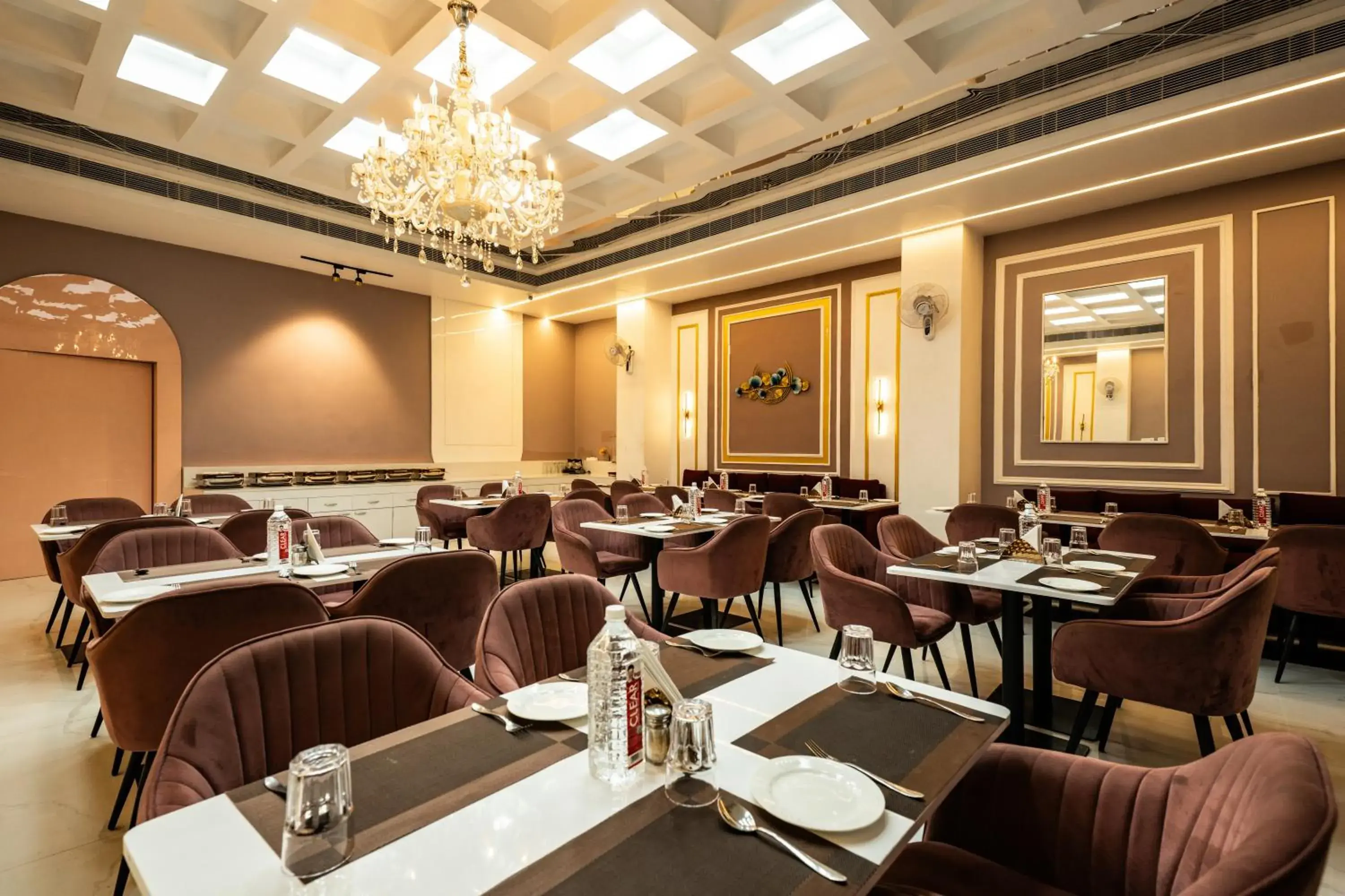 Restaurant/places to eat in Tripli Hotels Evara Inn Restaurant/places to eat in Tripli Hotels Evara Inn