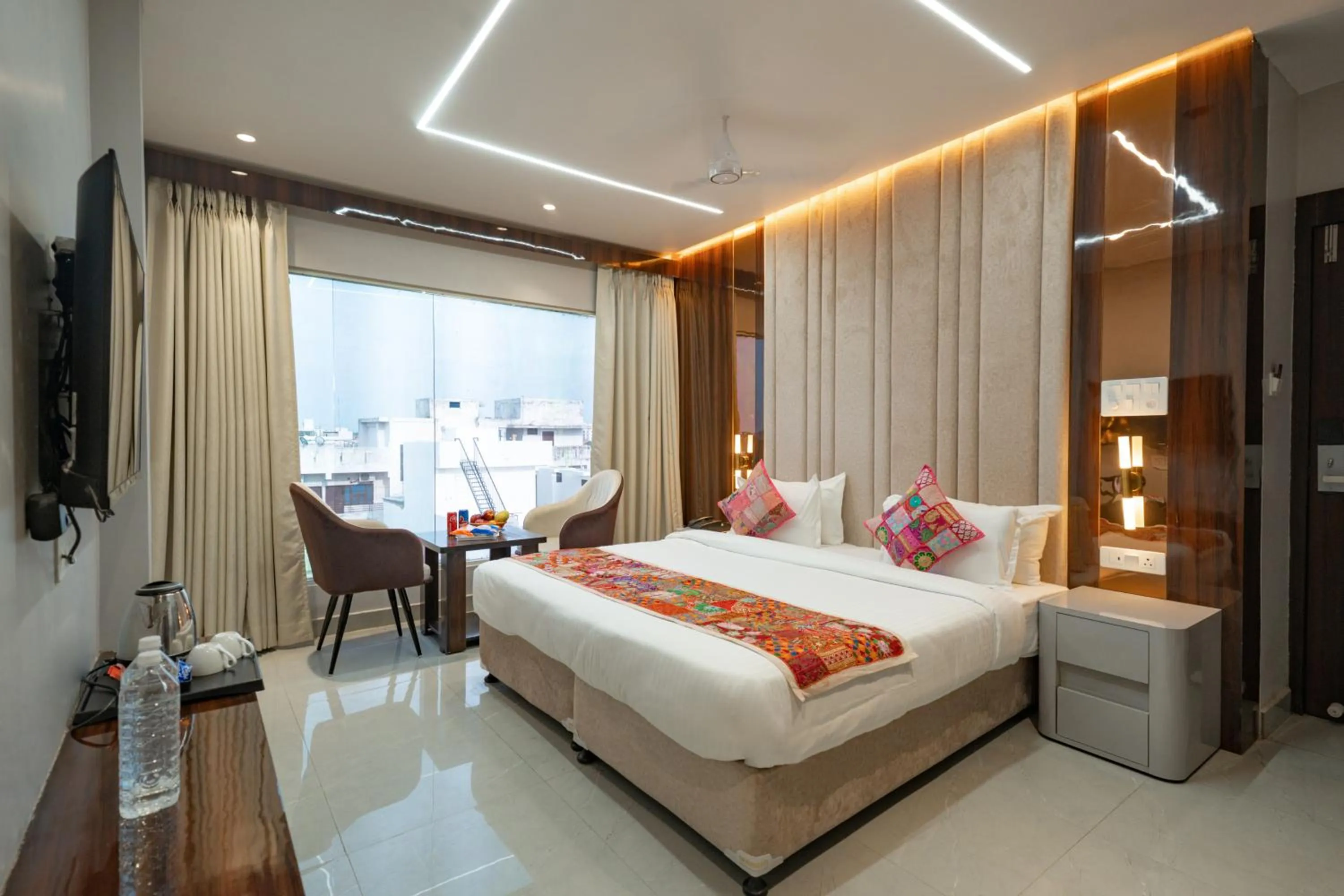 Bed in Tripli Hotels Evara Inn