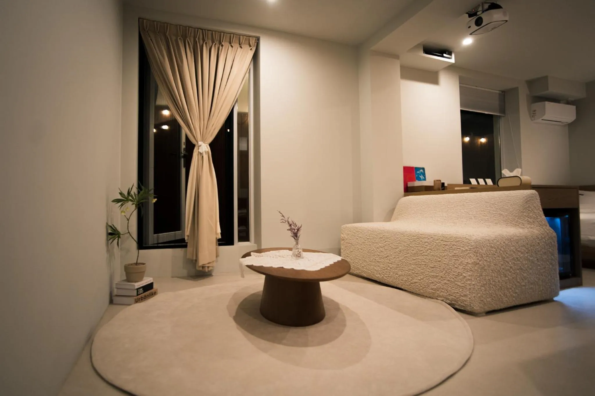 Living room, Bed in Yeobaek Hotel
