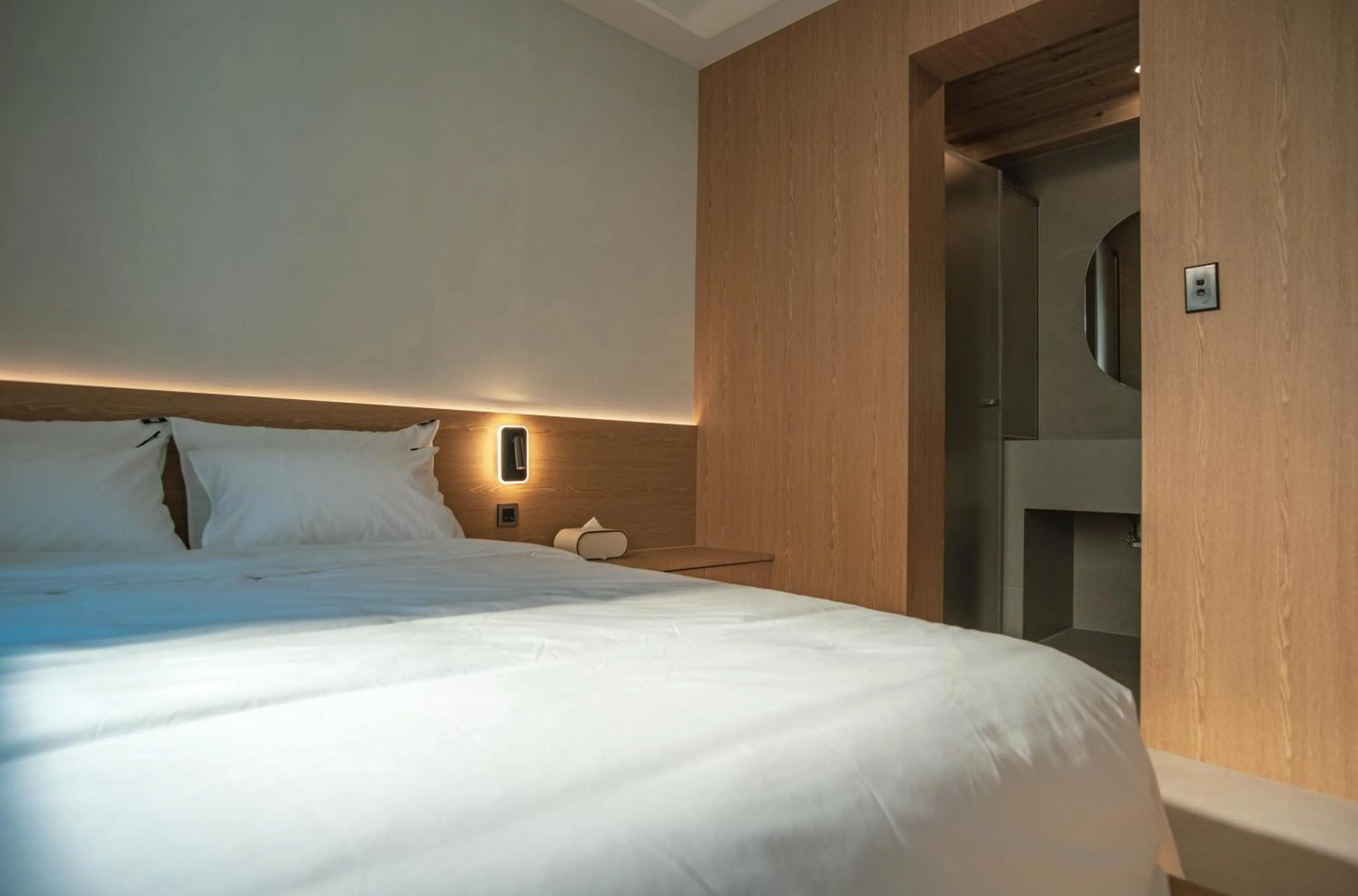 Photo of the whole room, Bed in Yeobaek Hotel