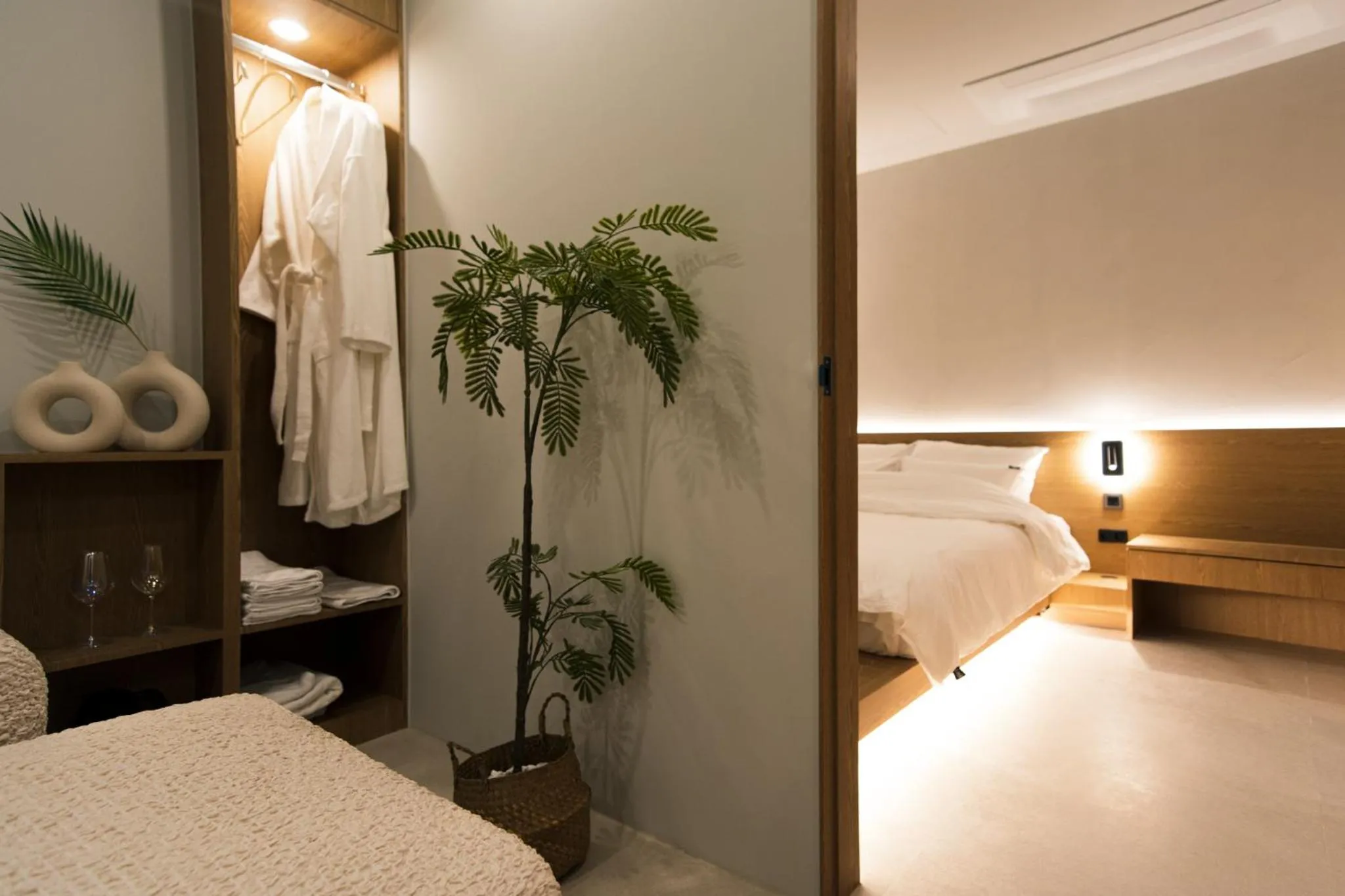 Photo of the whole room, Bed in Yeobaek Hotel