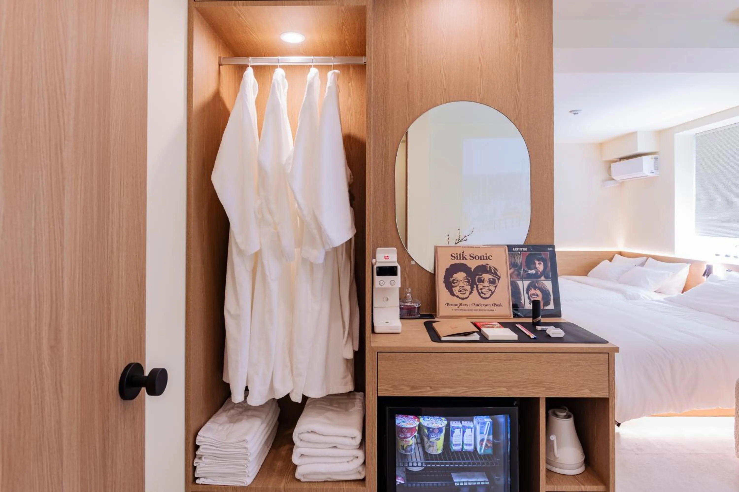 Photo of the whole room, Bed in Yeobaek Hotel