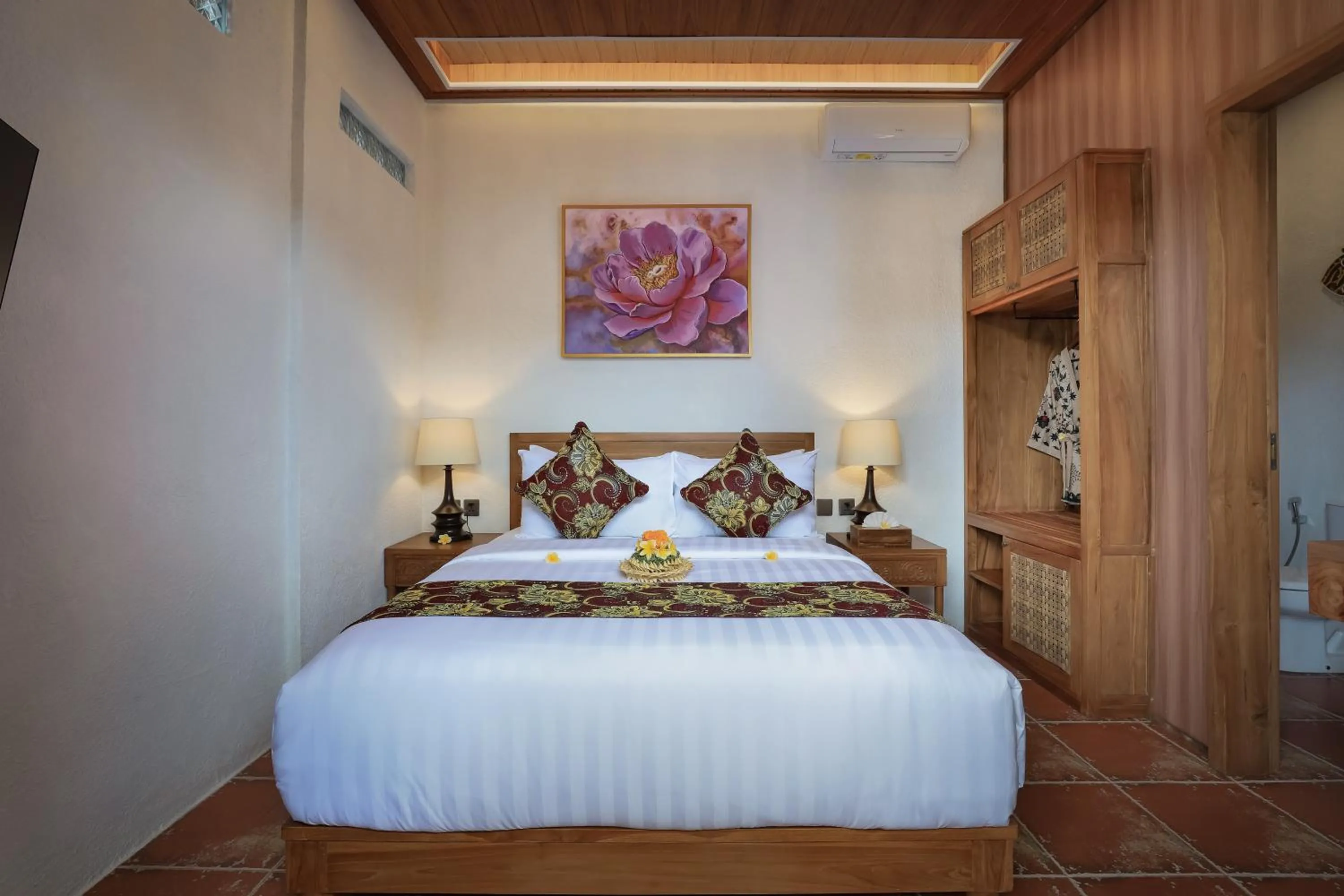 Bed in Alamora Healing Escape