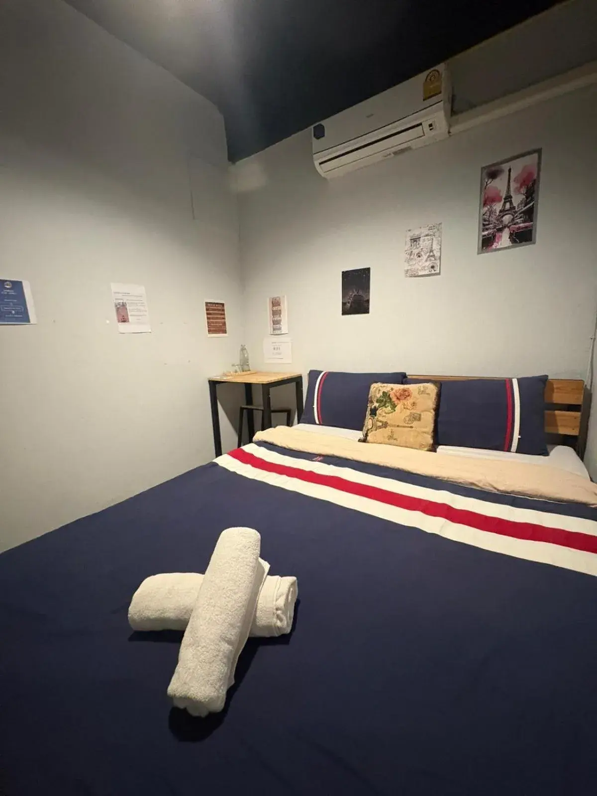 Bed in La Belle Nuit House Bed in La Belle Nuit House