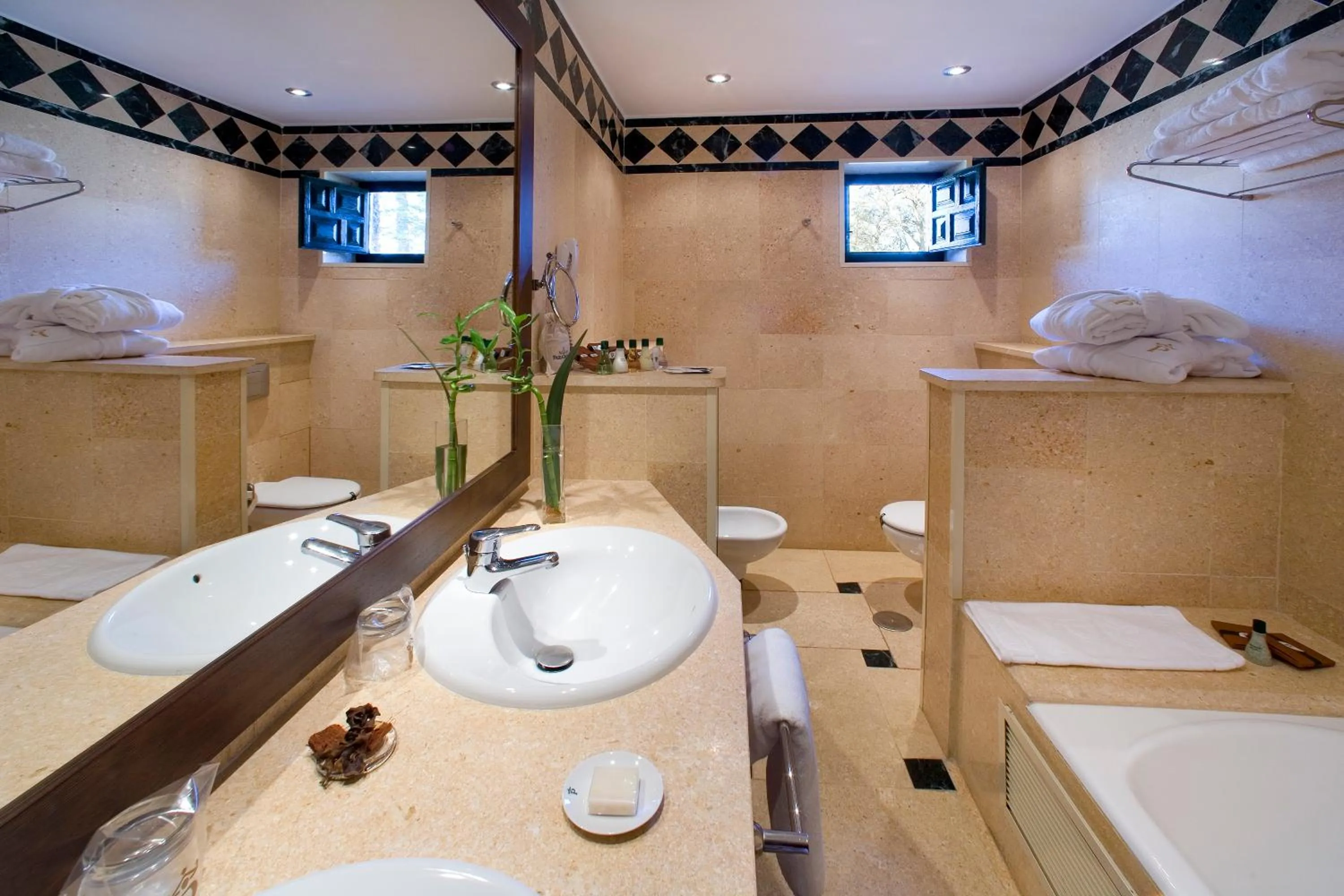 Bathroom in Parador de Jarandilla de la Vera