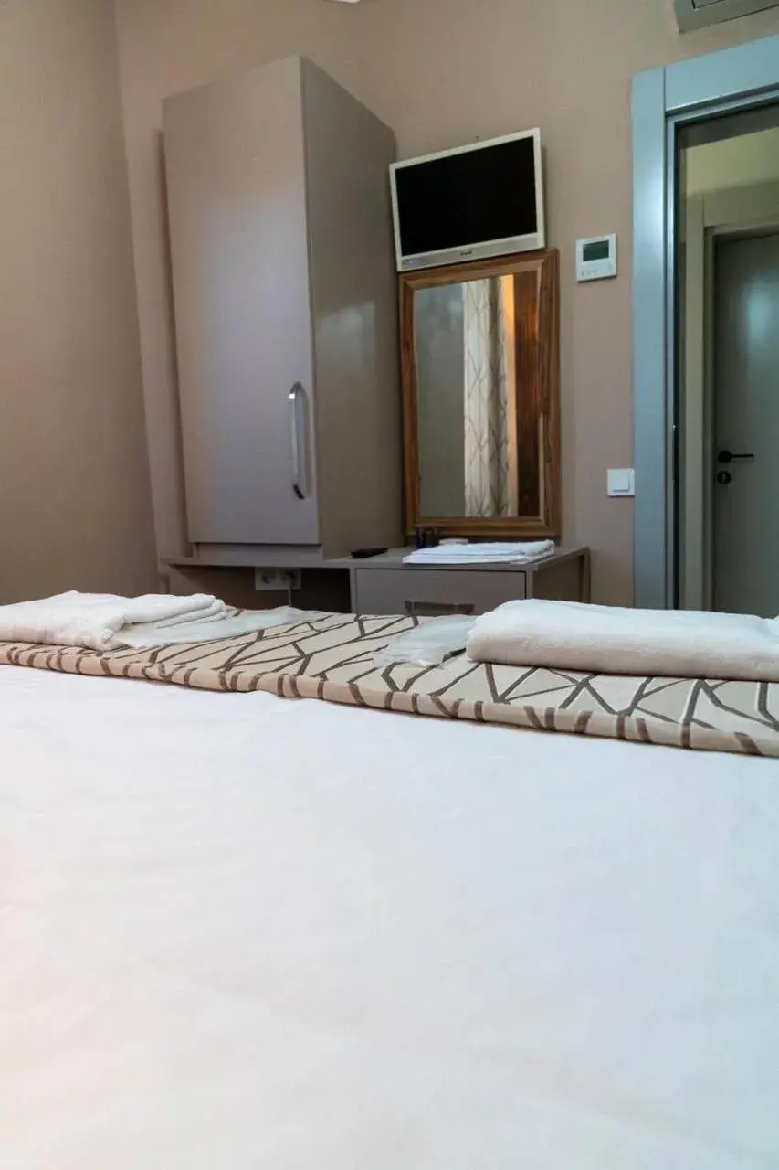 Double Room with Balcony - single occupancy in Green Garden Otel Double Room with Balcony - single occupancy in Green Garden Otel
