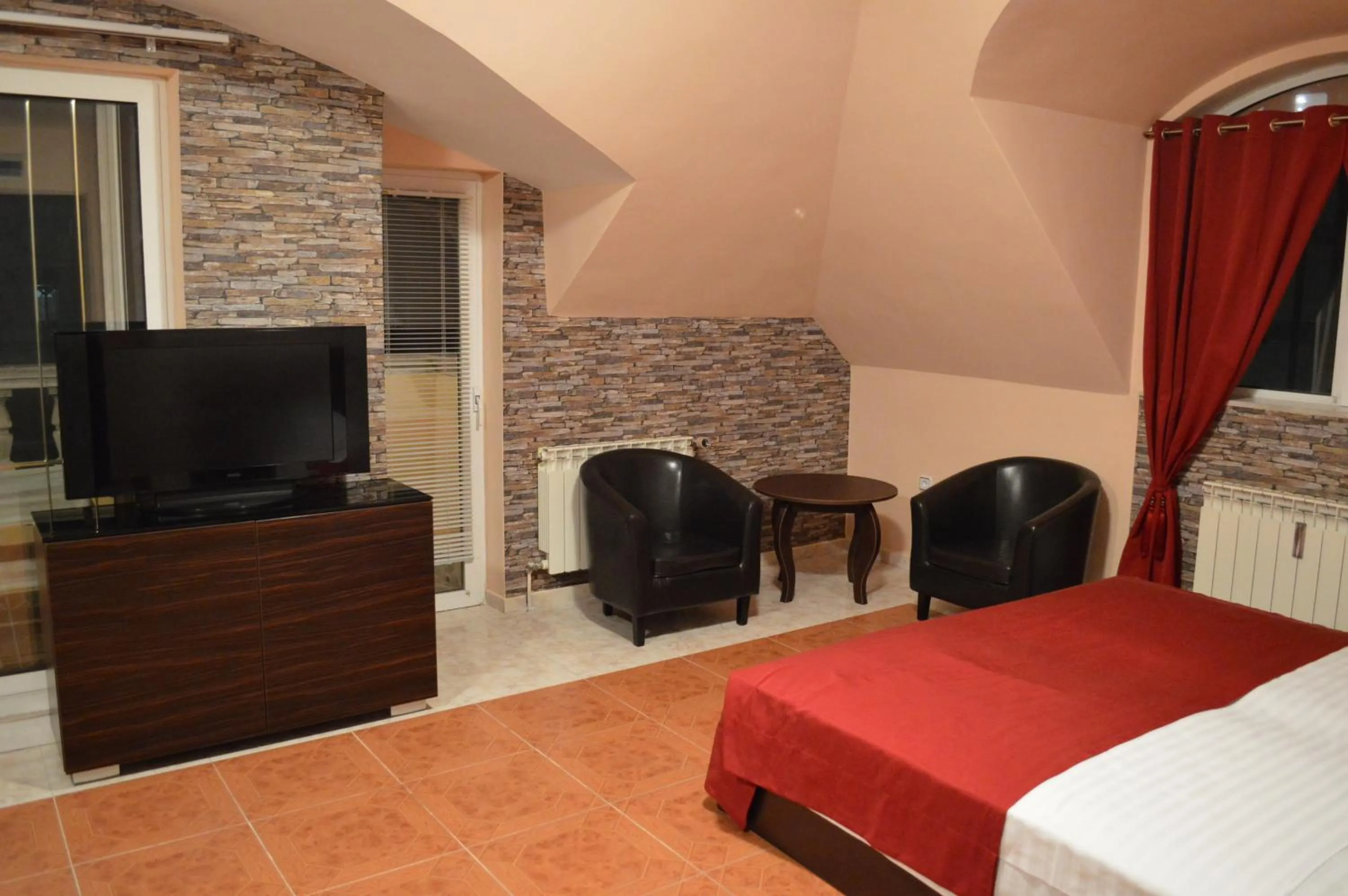 TV and multimedia in Bon Bon Hotel