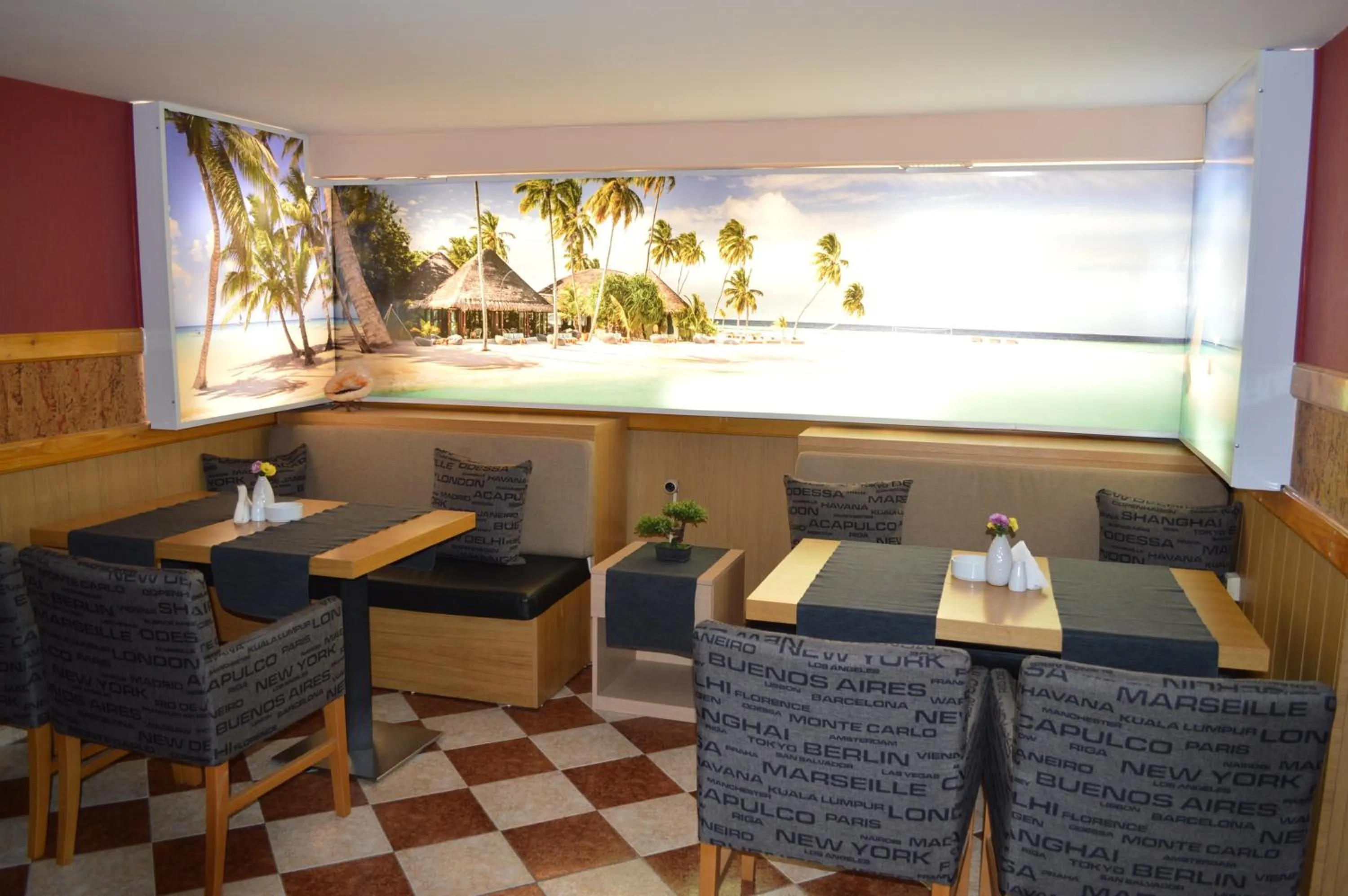 Restaurant/places to eat in Bon Bon Hotel