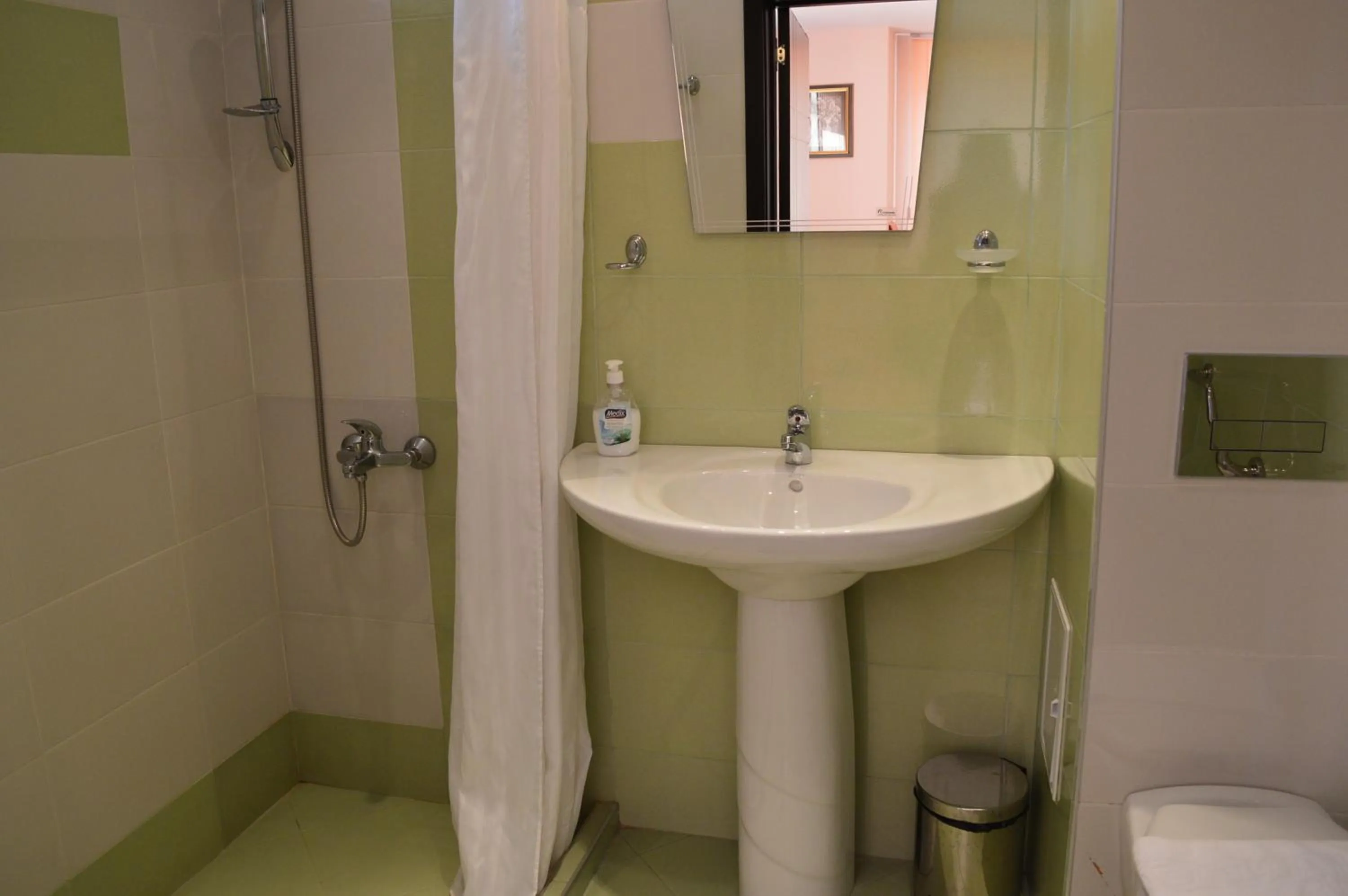 Shower in Bon Bon Hotel