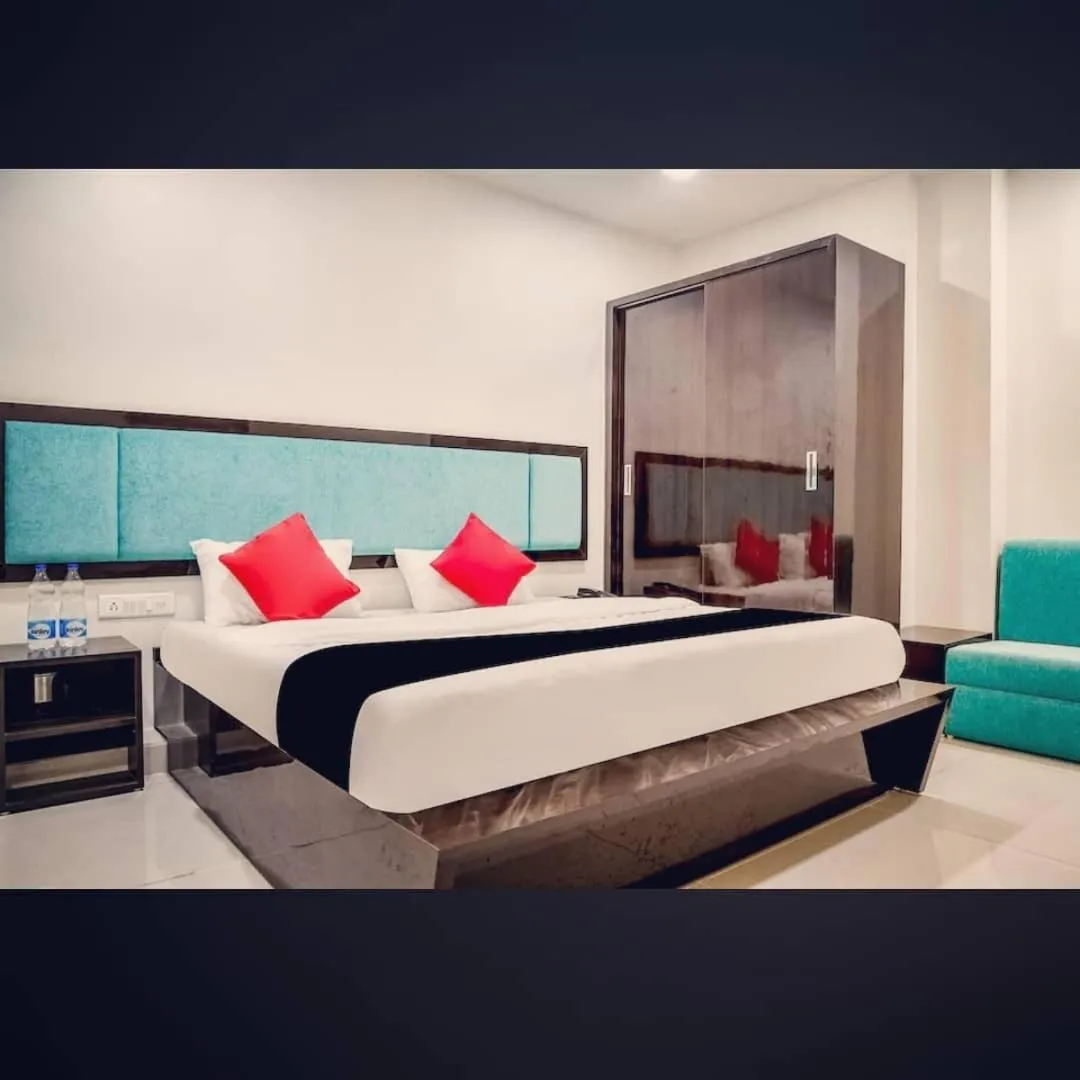 Living room, Bed in Hotel Komal Palace Anand Nagar