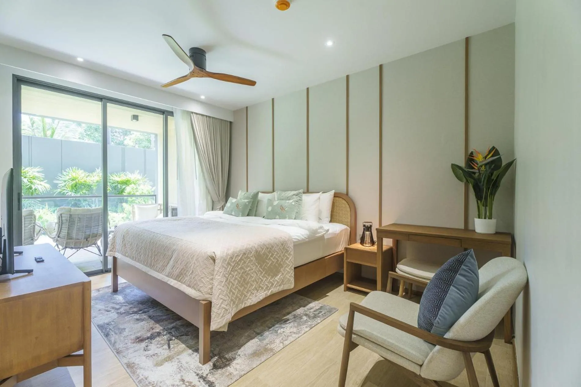 Floor plan, Bed in Laguna Beachfront 3BR Cozy Condo