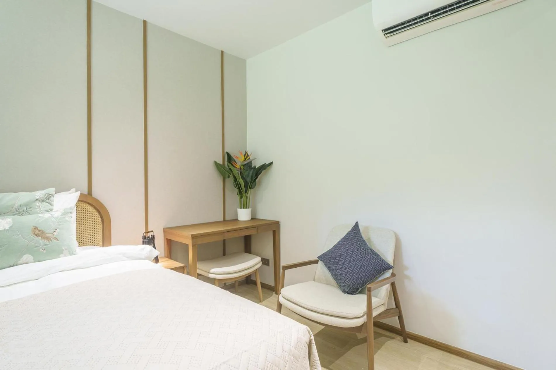 Floor plan, Bed in Laguna Beachfront 3BR Cozy Condo