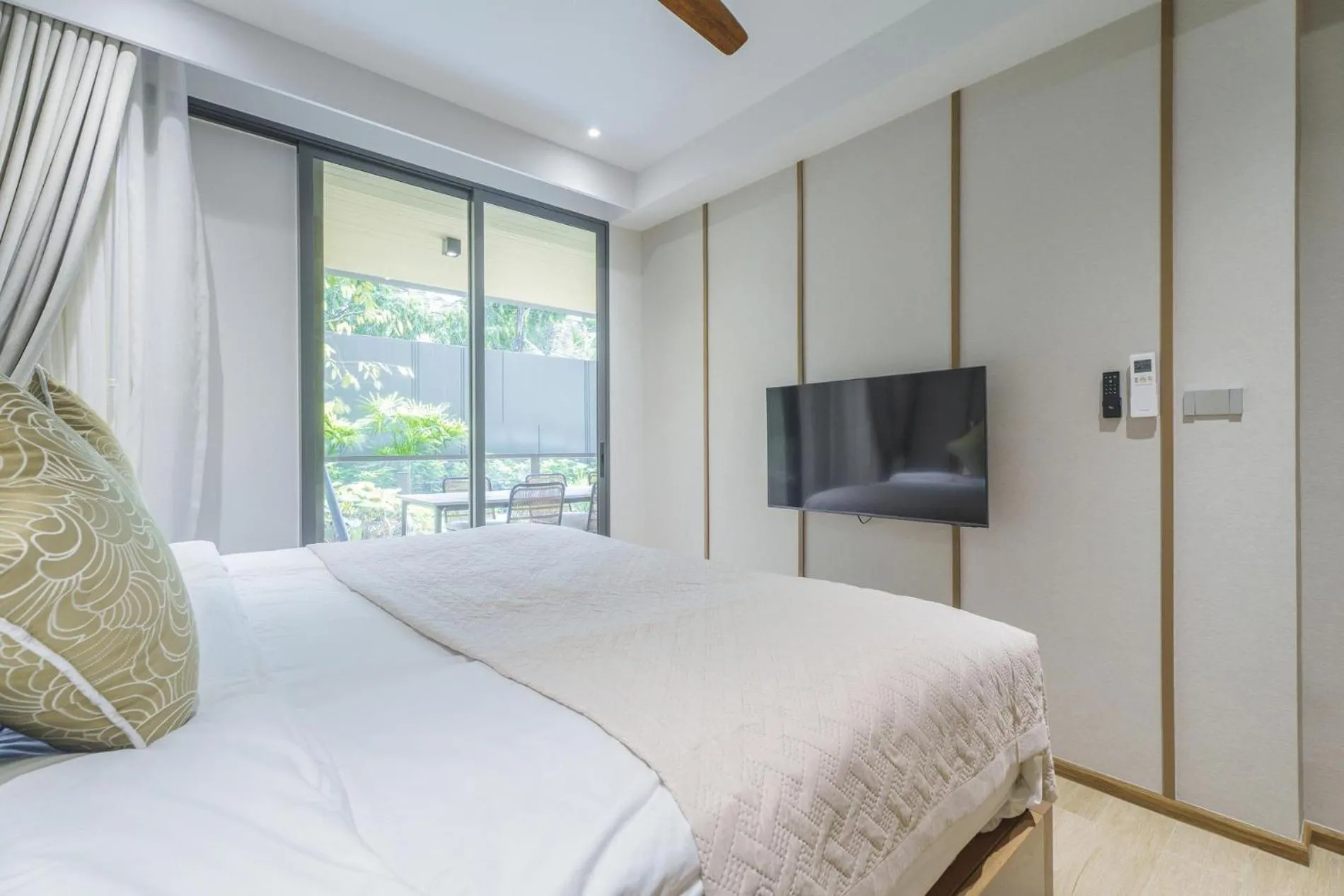 Floor plan, Bed in Laguna Beachfront 3BR Cozy Condo